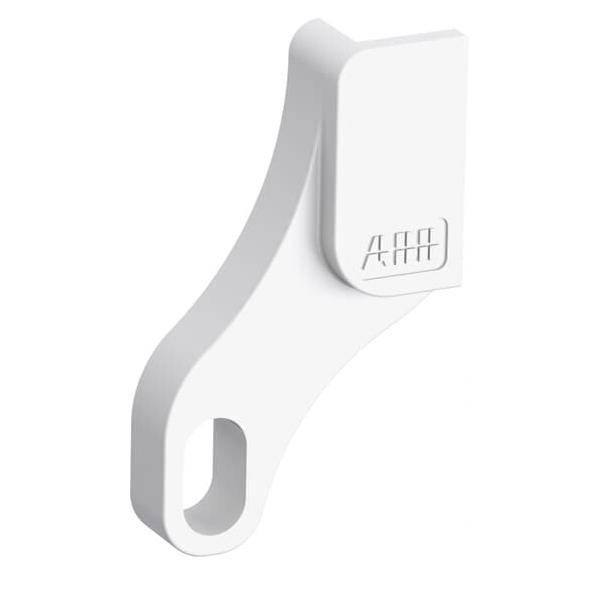 Eine weiße Wandhalterung, die für die Aufnahme elektronischer Geräte konzipiert ist, mit einem großen Haken und einem Schlitz zur sicheren Befestigung, geprägt mit 'ARH'.