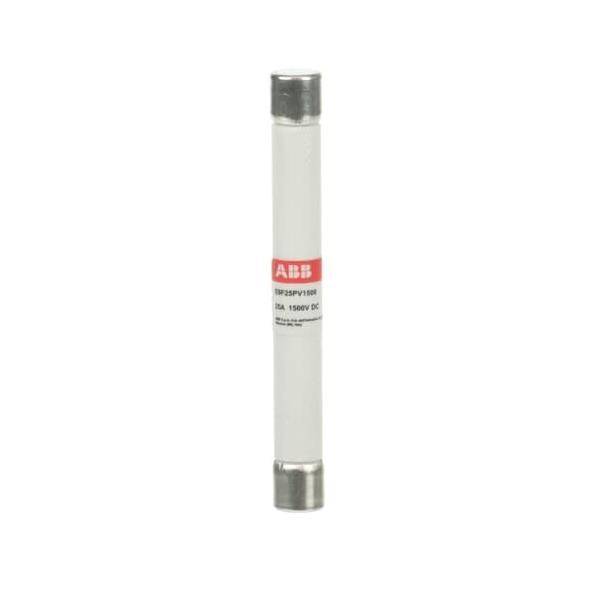 Ein zylindrischer Sicherungseinsatz mit Silberkappen und einem beschrifteten weißen Gehäuse, der 1500V DC, 15A anzeigt. Die Marke ABB ist prominent in Rot dargestellt.