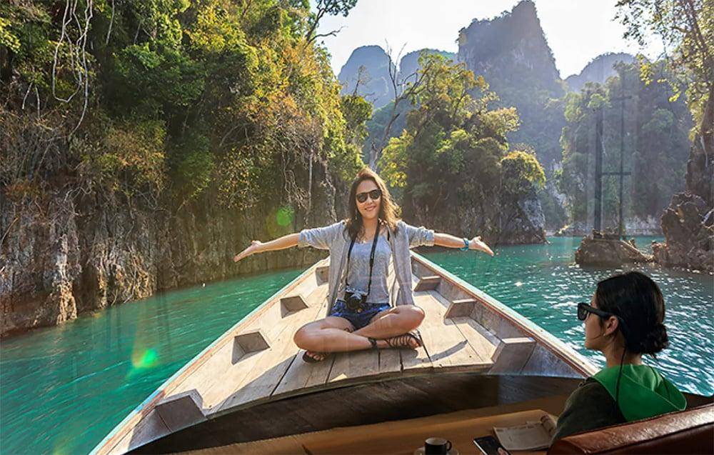 XREAL Air 2 Ultra, AR Brille, 120Hz HD-Display, 52° FOV, Elektrochromes Dimmen, USB-C