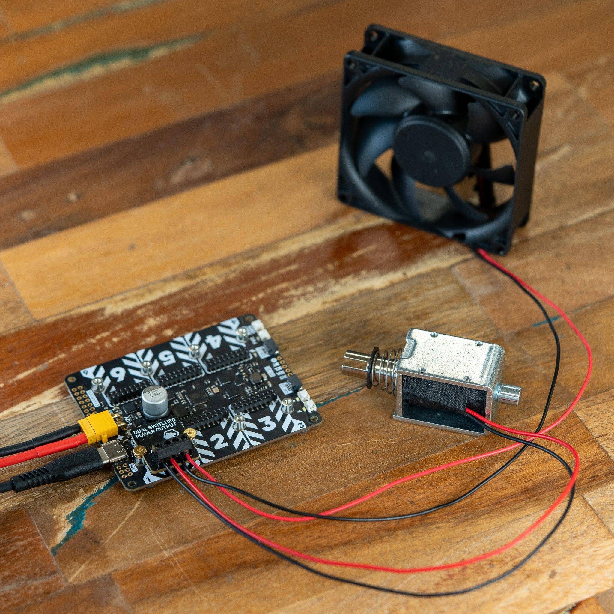 Pimoroni Yukon Duales Schaltbares Stromausgangsmodul, 5-17V