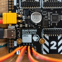 Pimoroni Yukon Quad Servomodul für 3 Pin Servos, reguliert Pimoroni Yukon Quad Servomodul für 3 Pin Servos, reguliert