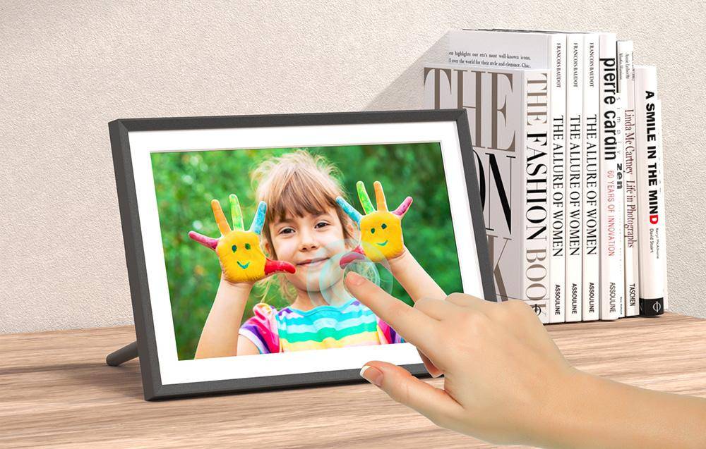 Arzopa P156W Smart Photo Frame, Digitaler Bilderrahmen, Touchscreen, WLAN, 1080p, 15,6"