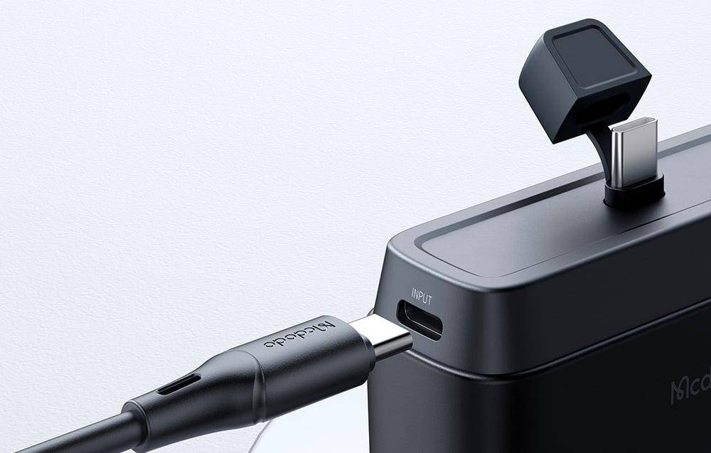 Mcdodo MC-6301 Powerbank, USB-C, 5.000mAh, 20W, mit Standfuß, schwarz