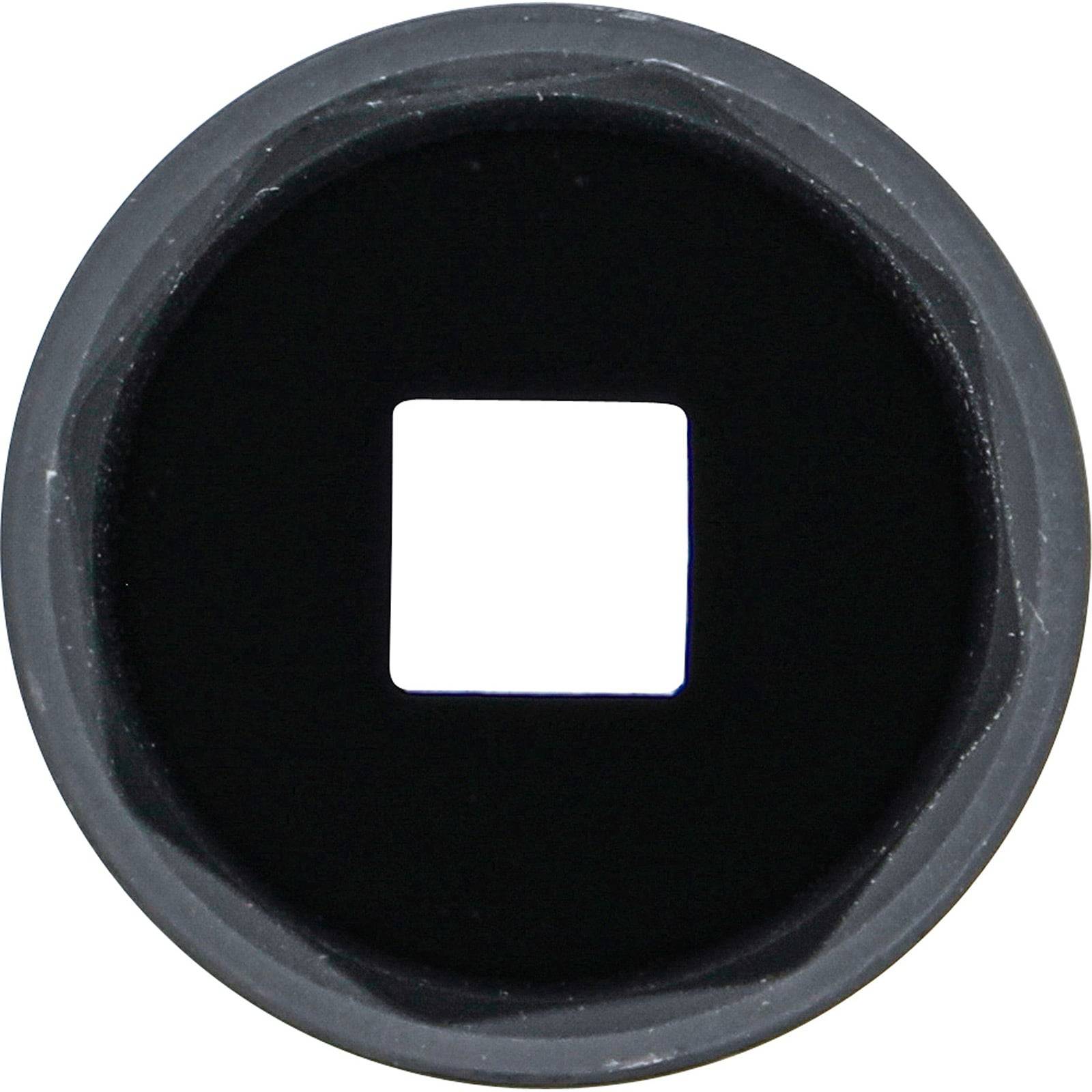 Ein Schraubenschlüssel aus Metall, von oben betrachtet, mit einer quadratischen Öffnung in der Mitte, der zum Anziehen oder Lösen von Schrauben verwendet wird.