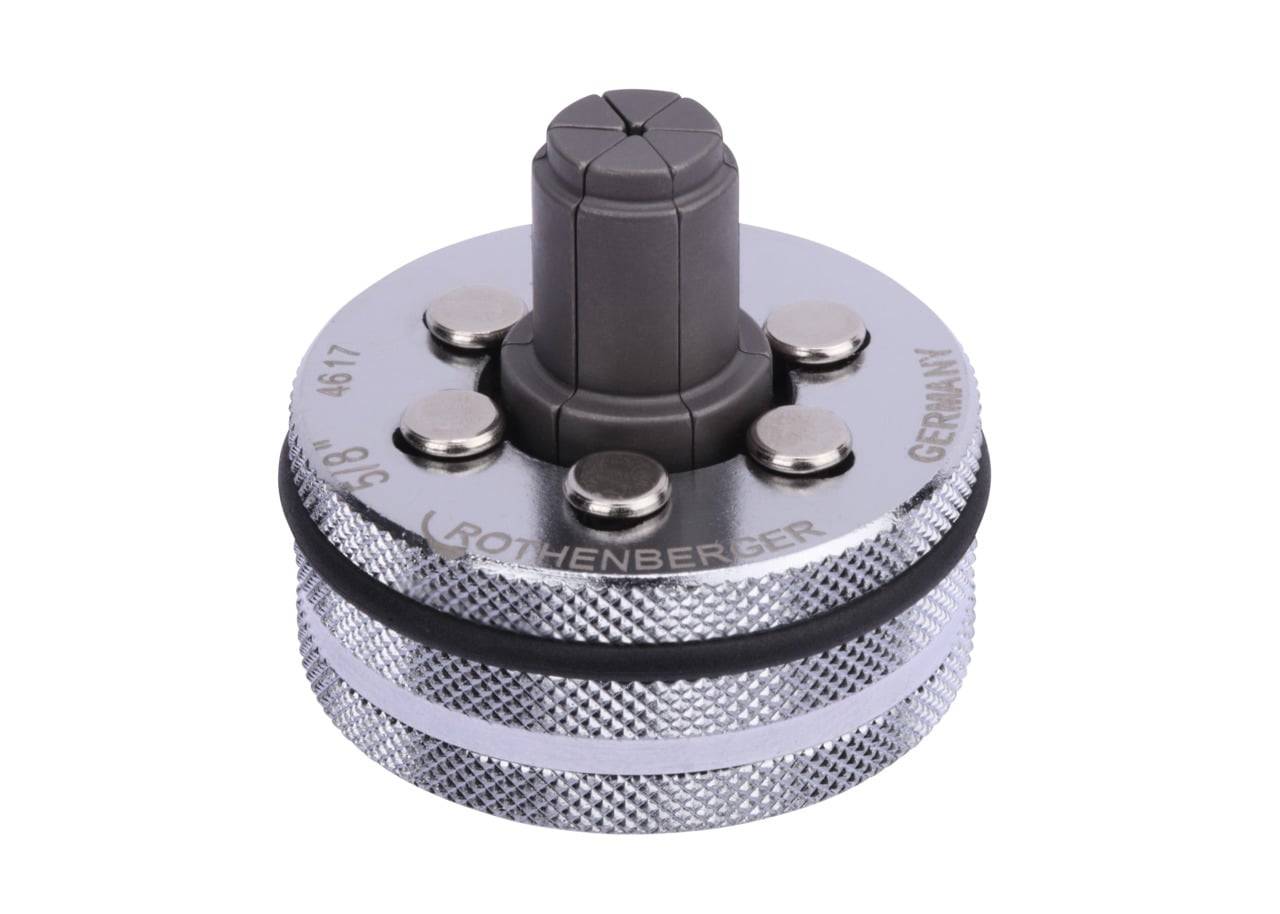 Rothenberger-Markenwerkzeug, kreisförmig und metallisch, mit einer zentralen schwarzen Komponente und griffartigen strukturierten Kanten. Wird zum Aufweiten von Rohren verwendet.