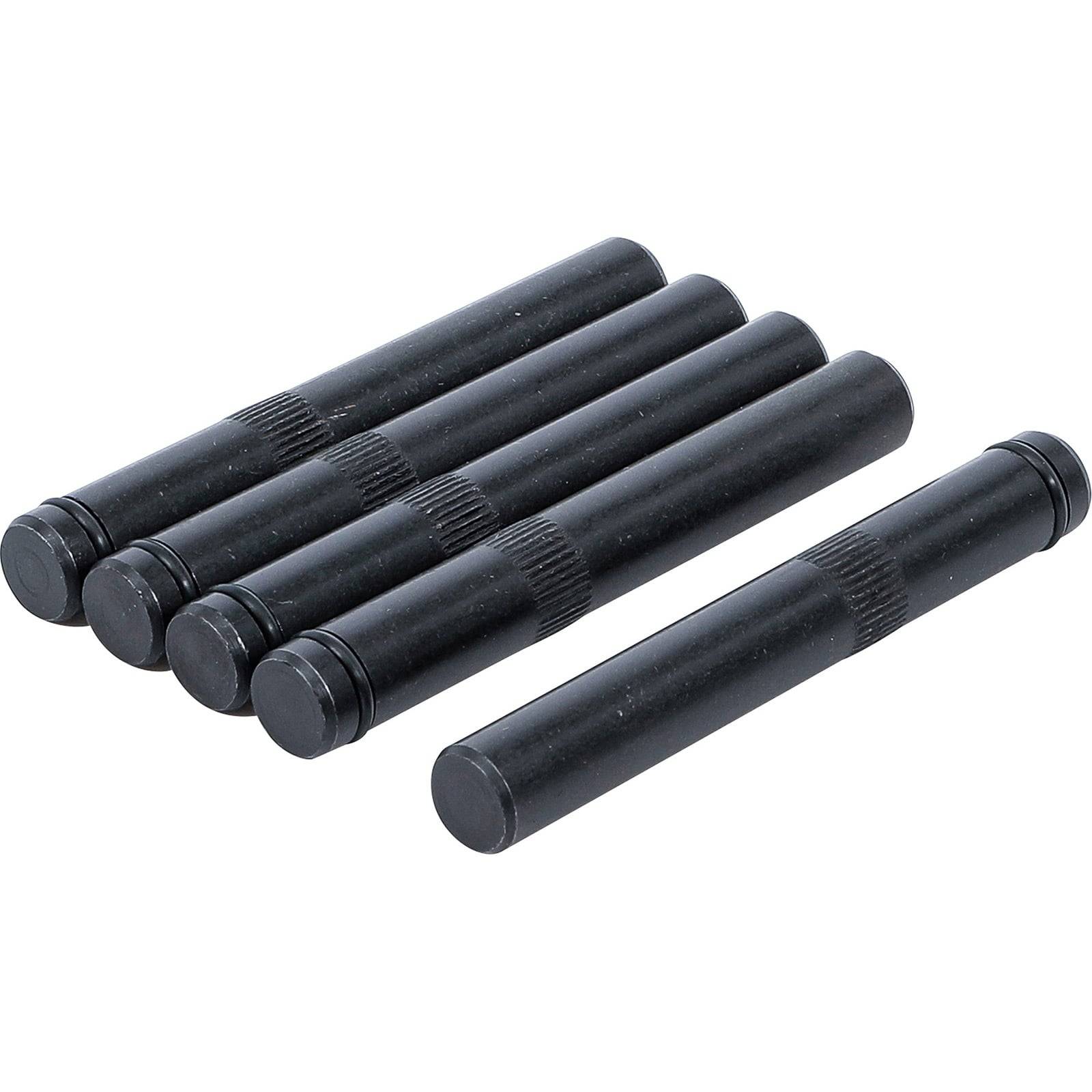 Fünf schwarze, zylindrische Verlängerungsstangen mit gerillten Griffen, horizontal ausgerichtet. Zum Verlängern der Werkzeugreichweite verwendet.