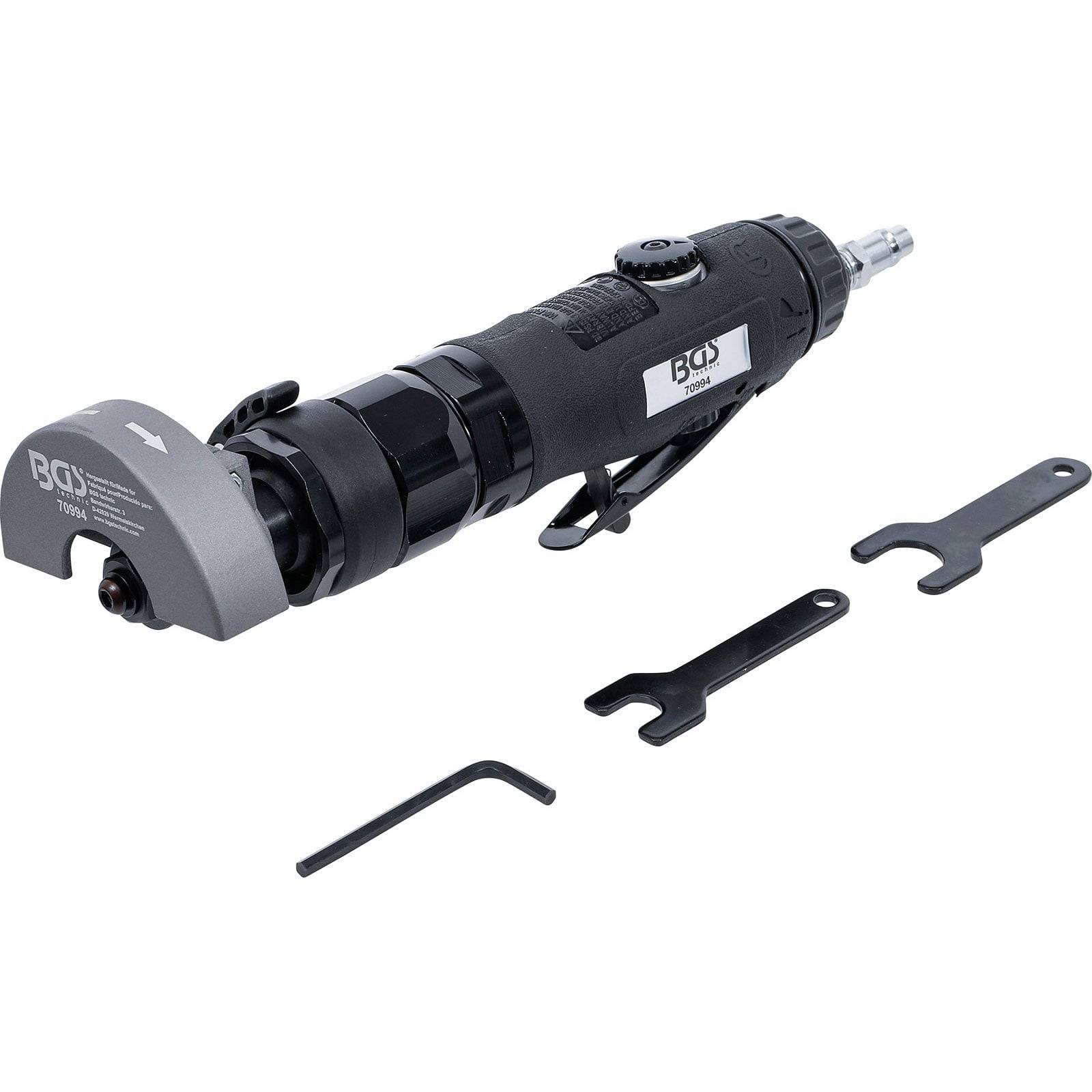 Ein schwarzer BGS-Druckluftschwingschleifer mit zwei Schraubenschlüsseln und einem Inbusschlüssel.
