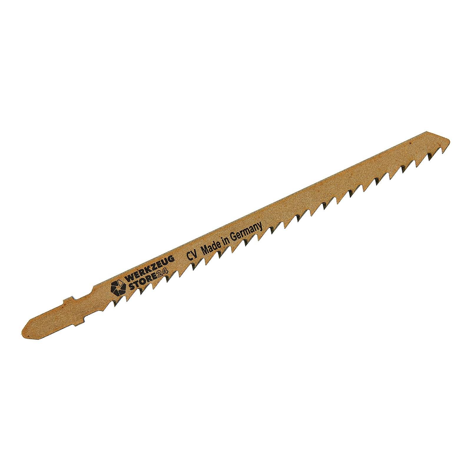 Eine gerade, braune Stichsägeblatt mit Zähnen entlang einer Kante, beschriftet mit 'Werkzeug Store, CV, Made in Germany'.