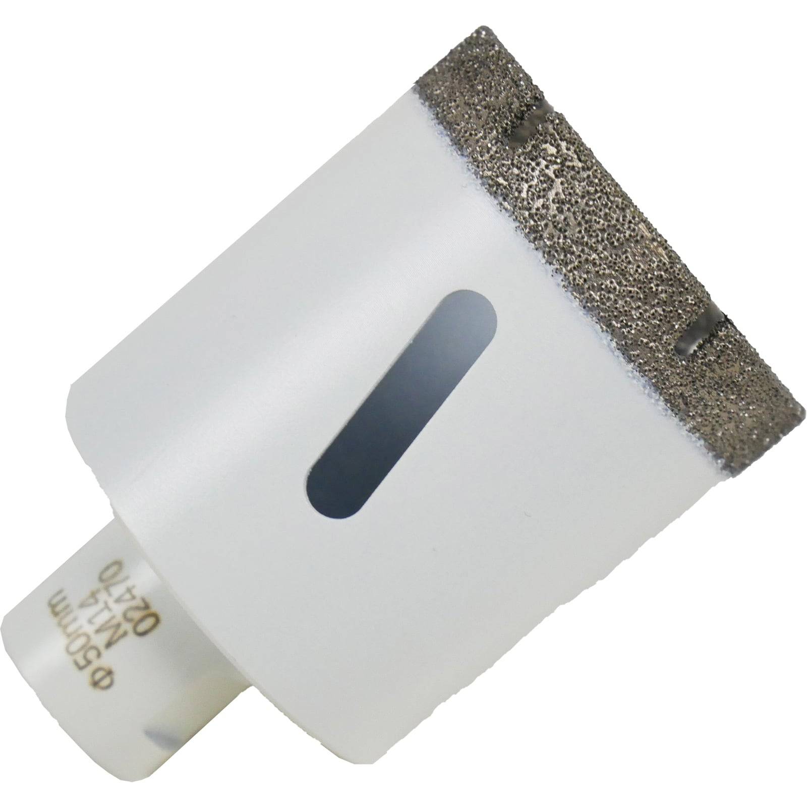 Eine Nahaufnahme eines diamantbeschichteten Lochsägebohrers, der seine strukturierte Schneidkante und den zylindrischen Körper zeigt, zum Bohren verwendet.