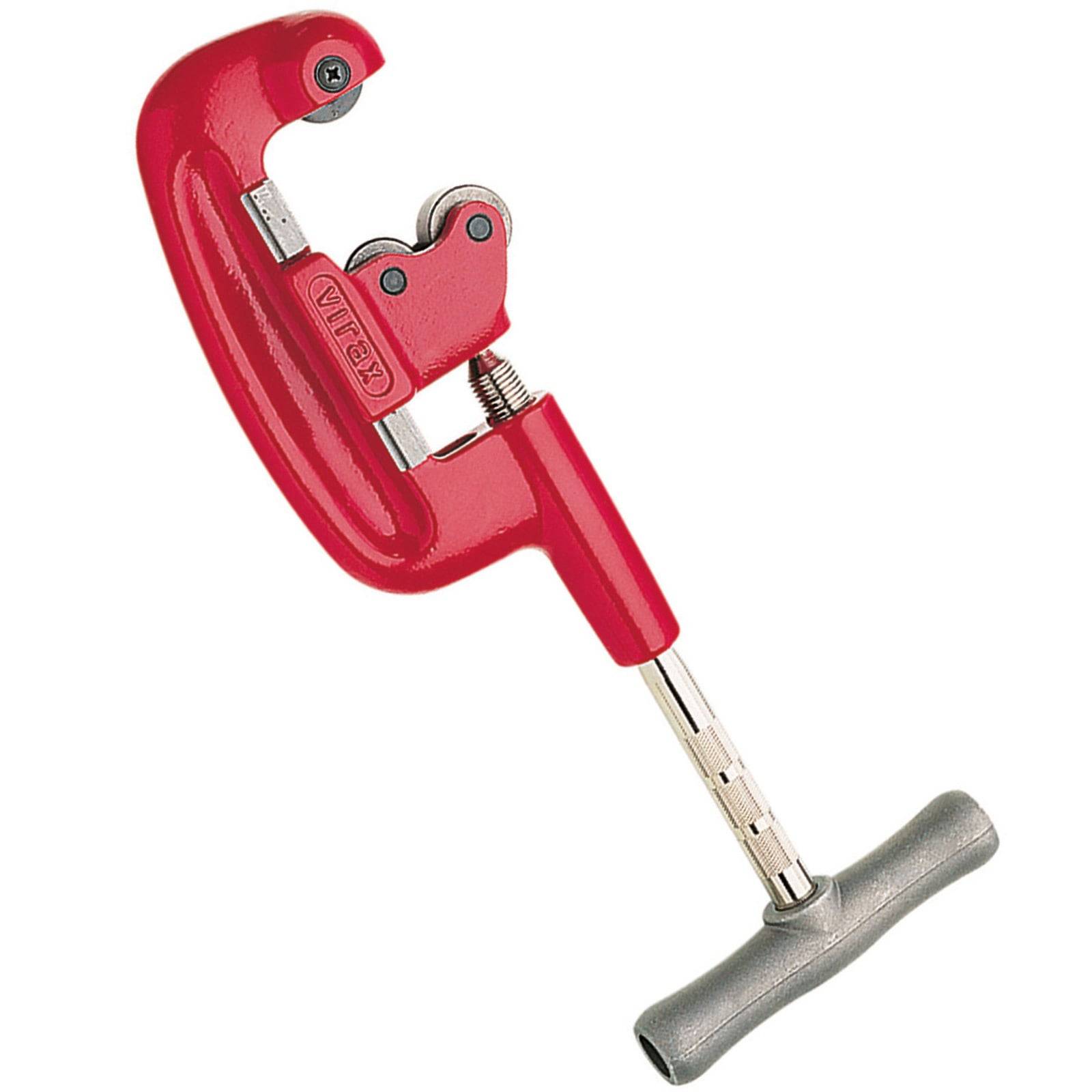 Ein roter, handheld Rohrabschneider mit einem rotierenden Griff zum Schneiden von Metallrohren.