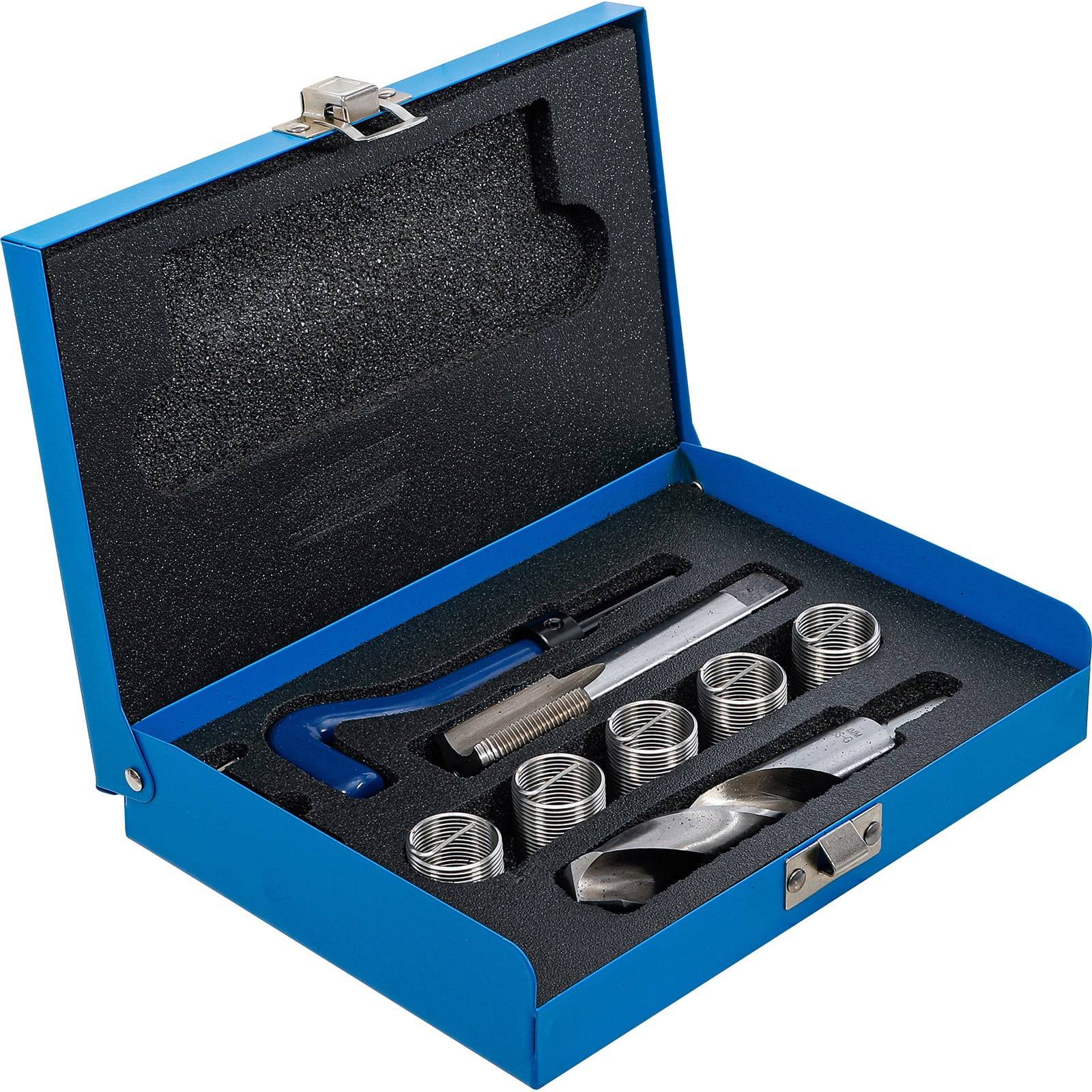 Eine blaue Metallbox ist geöffnet und zeigt einen Gewindereperaturssatz, der einen Schraubenschlüssel, Helicoil-Gewindeeinsätze, einen Spiralbohrer und Einbaulwerkzeuge enthält.