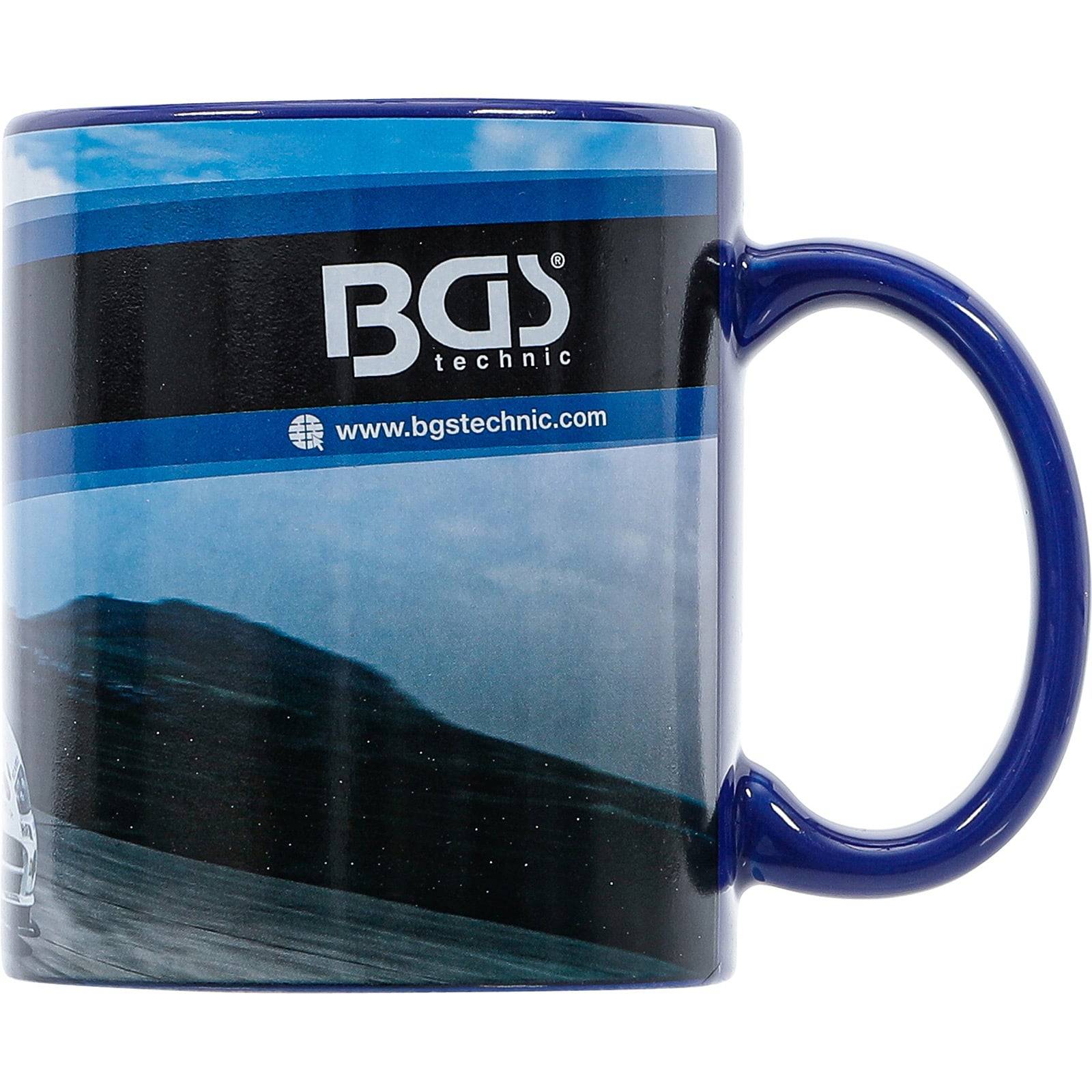 Eine blaue Kaffeetasse mit dem 'BGS technic' Logo und der Webseite 'www.bgstechnic.com', die seitlich aufgedruckt sind, mit einem blau-schwarzen Design.
