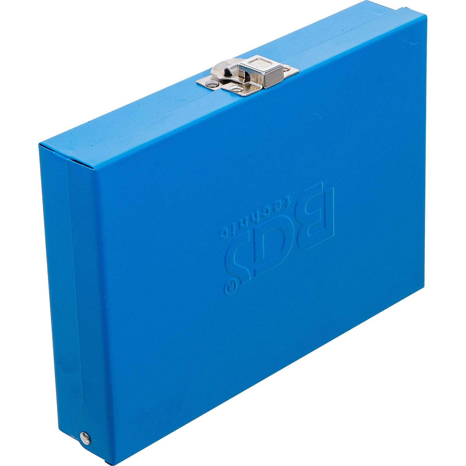 Ein blauer Metallkoffer mit einem Verschluss, geprägt mit der Aufschrift 'BGS technic', der zur Aufbewahrung von Werkzeugen oder Ausrüstung verwendet wird.