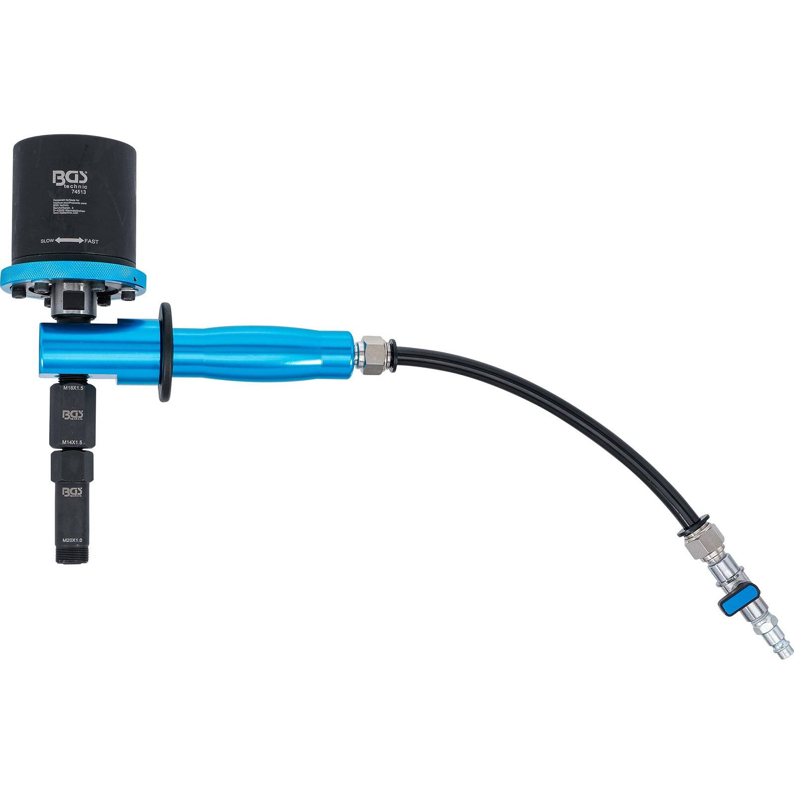 Ein blau-schwarzes, tragbares pneumatisches Werkzeug mit angeschlossenem Kabel, das für industrielle Anwendungen verwendet wird.