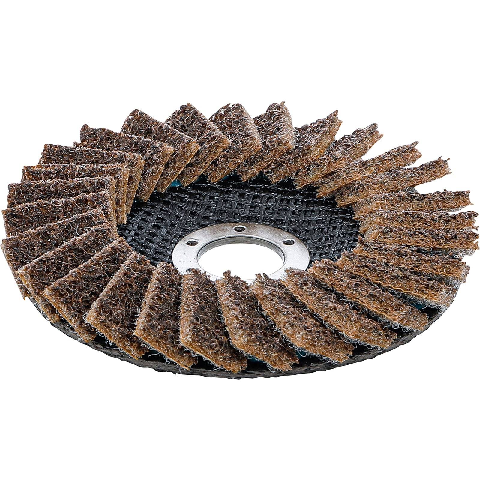 Schleiflamellenscheibe mit geschichteten Schleifpapiersegmenten, verwendet zum Schleifen und Polieren von Oberflächen, mit zentraler Befestigungsbohrung.