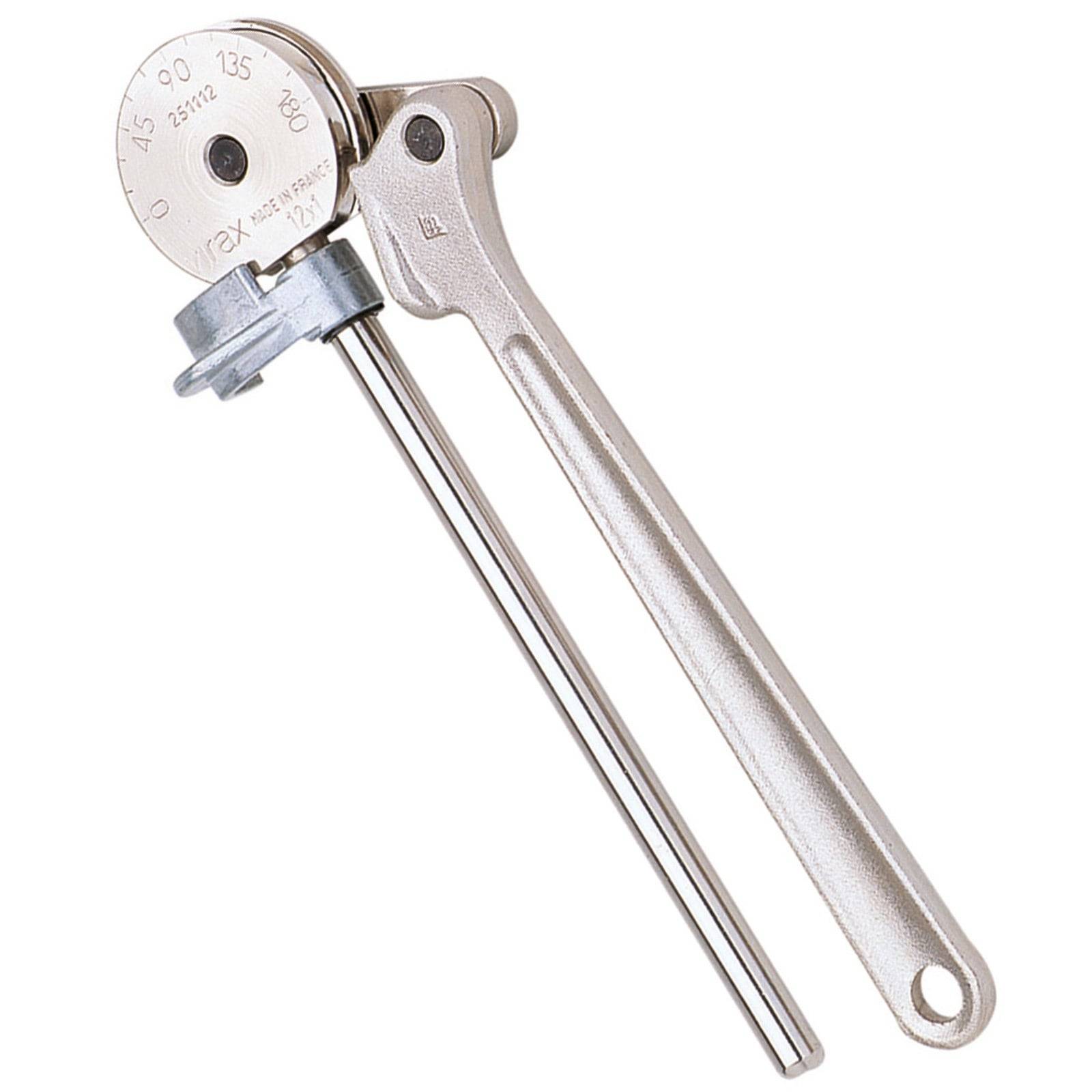 Ein Metallrohrbiegewerkzeug mit einem langen Griff und einem kreisförmigen Messgerät, das zum Biegen von Metallrohren in bestimmten Winkeln verwendet wird.