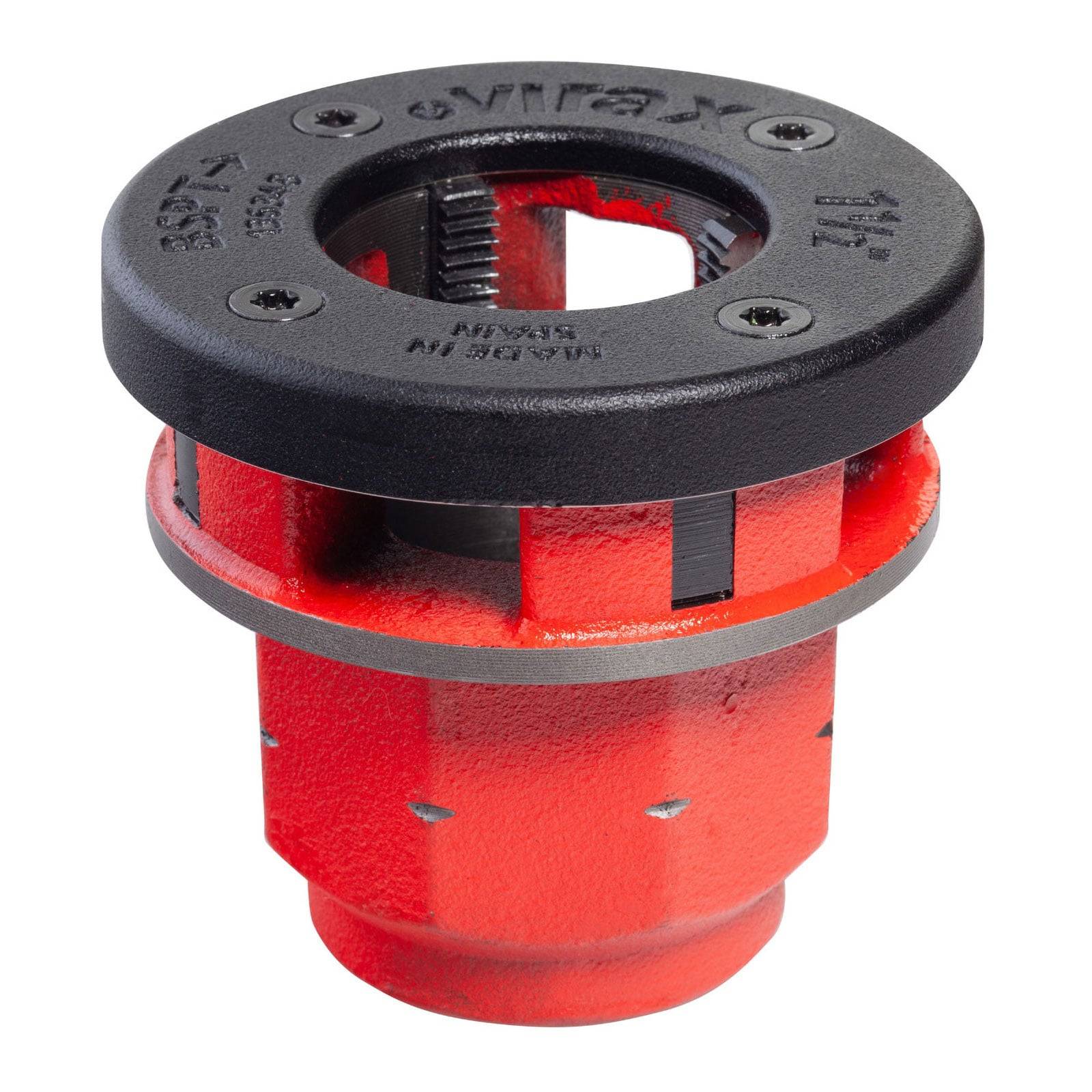 Das Bild zeigt ein rotes Gewindewerkzeug mit einem schwarzen kreisförmigen Oberteil, das Zähne im Inneren aufweist und zum Formen von Gewinden an Rohrenden verwendet wird.