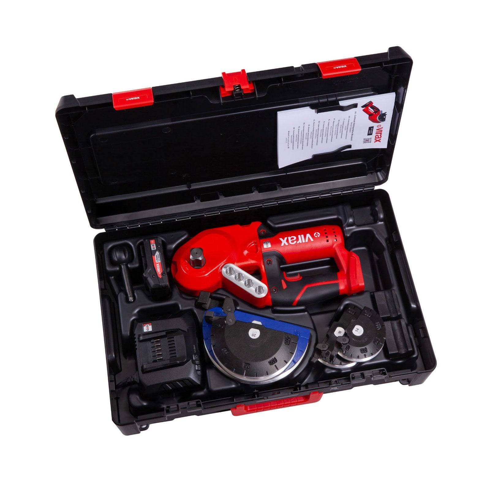 Ein roter und schwarzer Werkzeugkoffer mit einem kabellosen Winkelschleifer, Akku, Ladegerät und Zubehör.