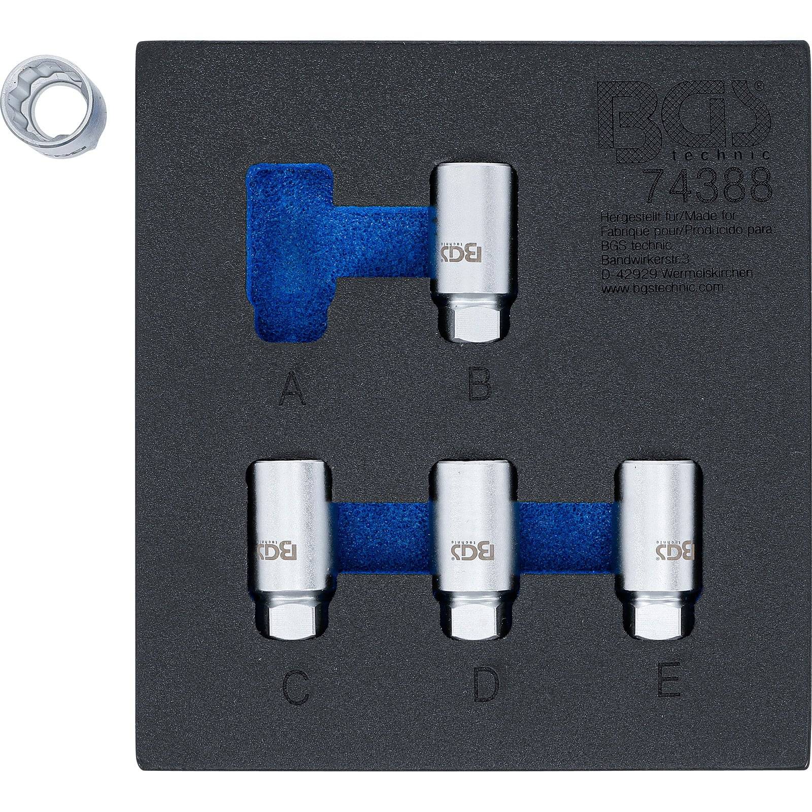 Steckschlüsselsatz mit fünf verschiedenen Größen von A bis E, angeordnet in einem schwarzen Schaumstoffhalter. Enthält ein kreisförmiges Objekt in der linken oberen Ecke.