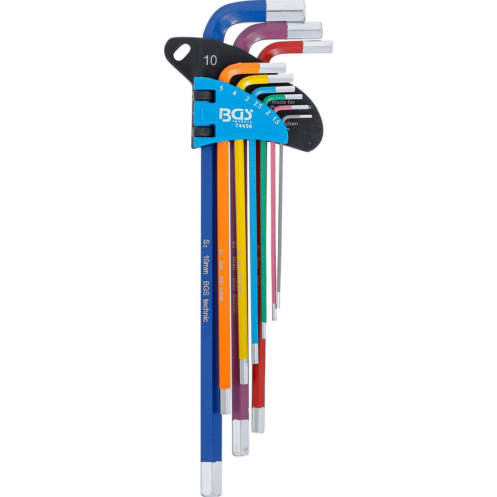 Ein Satz von sechs mehrfarbigen Sechskantschlüsseln auf einem schwarz-blauen Halter, nach Größe von größten zum kleinsten angeordnet, in Millimetern beschriftet.