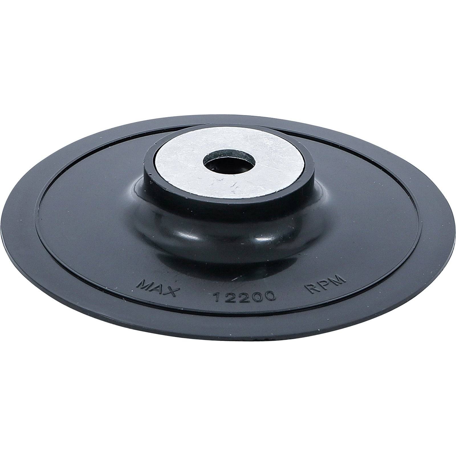 Ein schwarzer Schleifscheiben-Träger mit einer zentralen Bohrung, mit der Beschriftung 