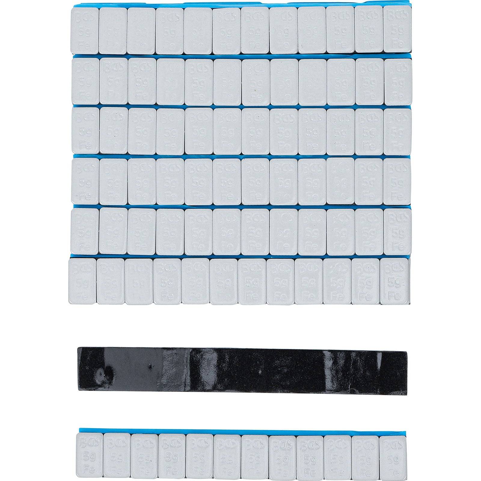 Ein Satz grauer Klebereifengewichte zum Auswuchten von Reifen wird gezeigt. Die Gewichte sind in Reihen auf einem blauen Trägermaterial angeordnet.