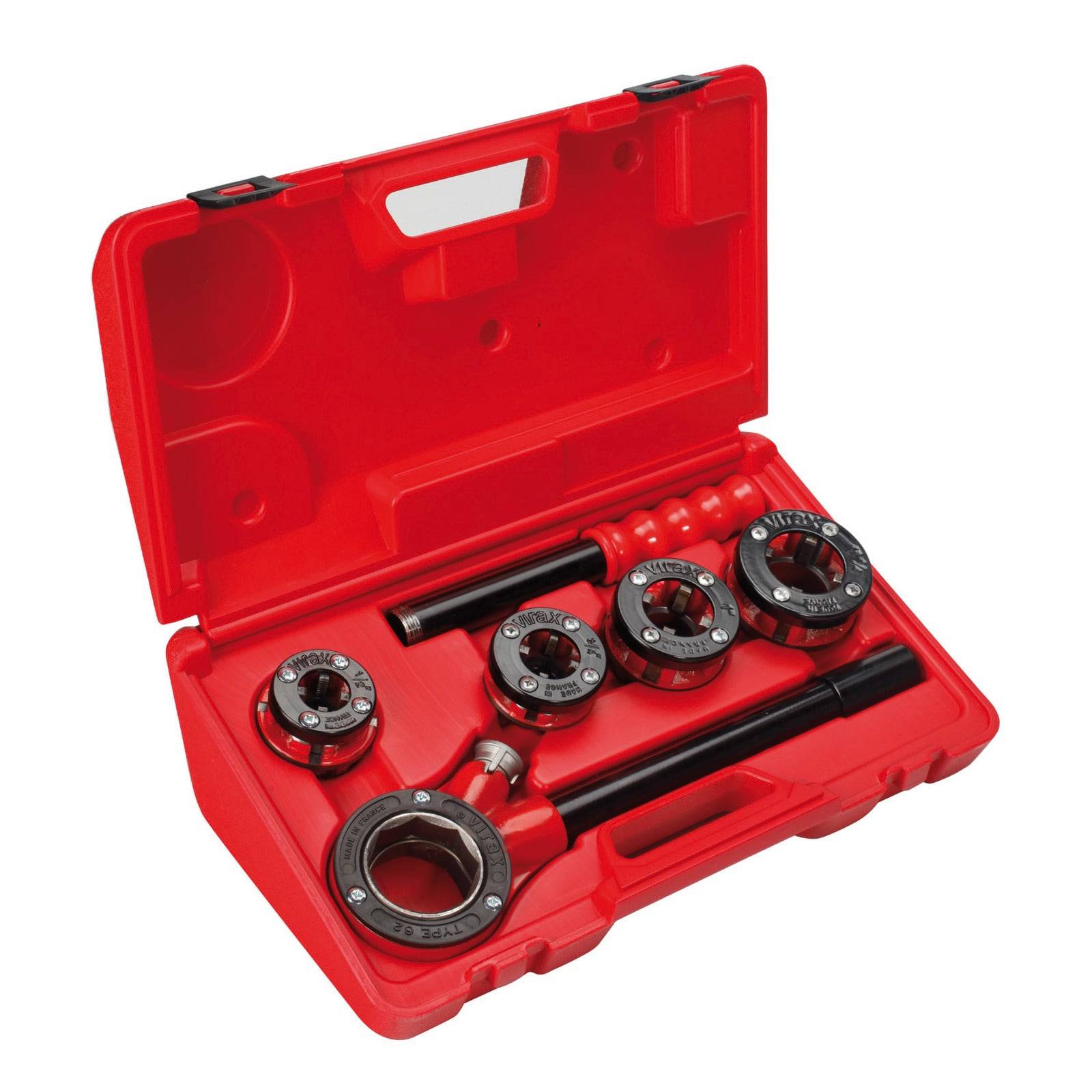 Ein roter Kunststoff-Werkzeugkoffer geöffnet, der verschiedene Gewindewerkzeuge einschließlich Schneidisen und Griffen zeigt, die in geformten Fächern angeordnet sind.