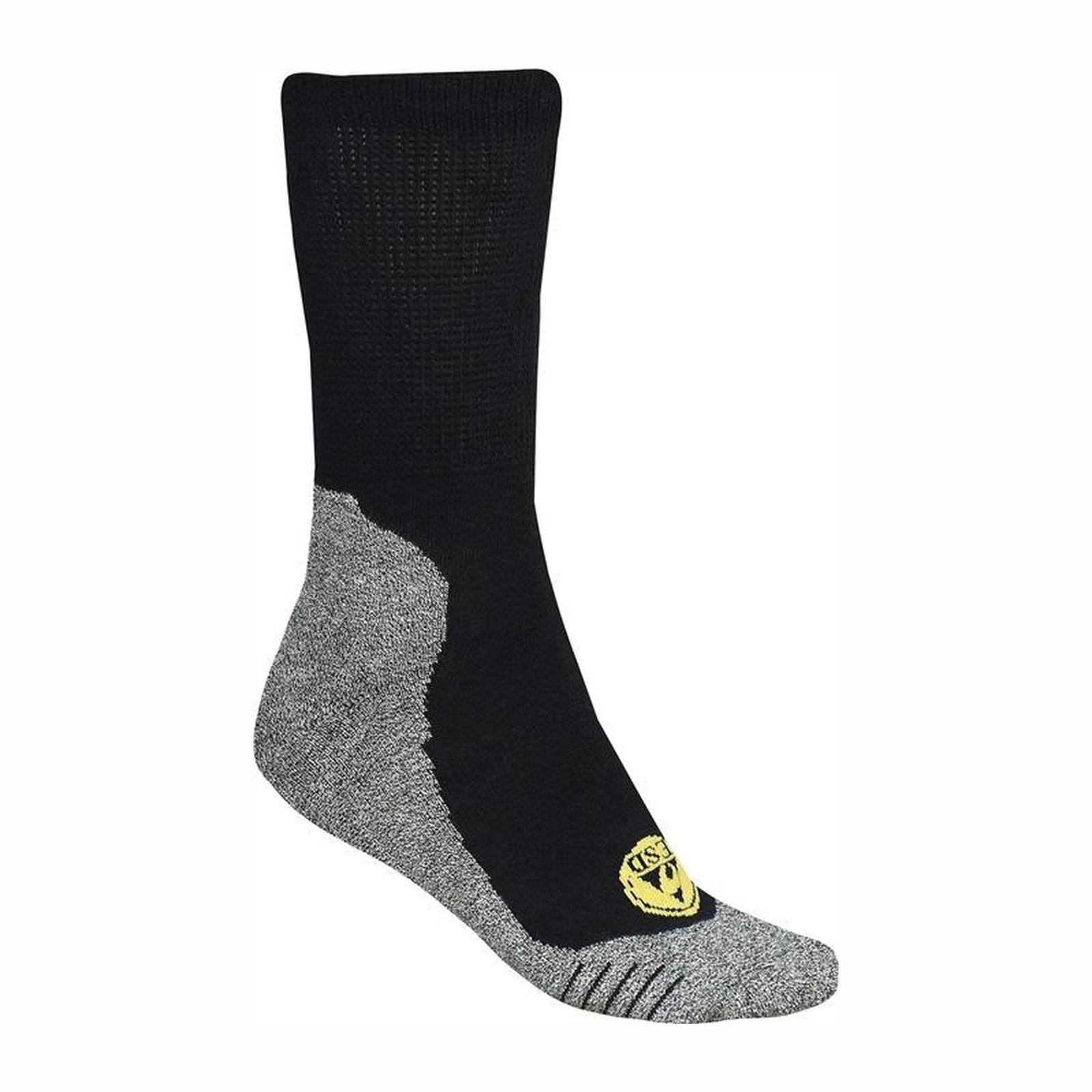 Ein schwarzer und grauer Wandersocken mit verstärkter Ferse und Zehenpartie, der ein kleines rundes gelbes Logo nahe dem Zehenbereich trägt.