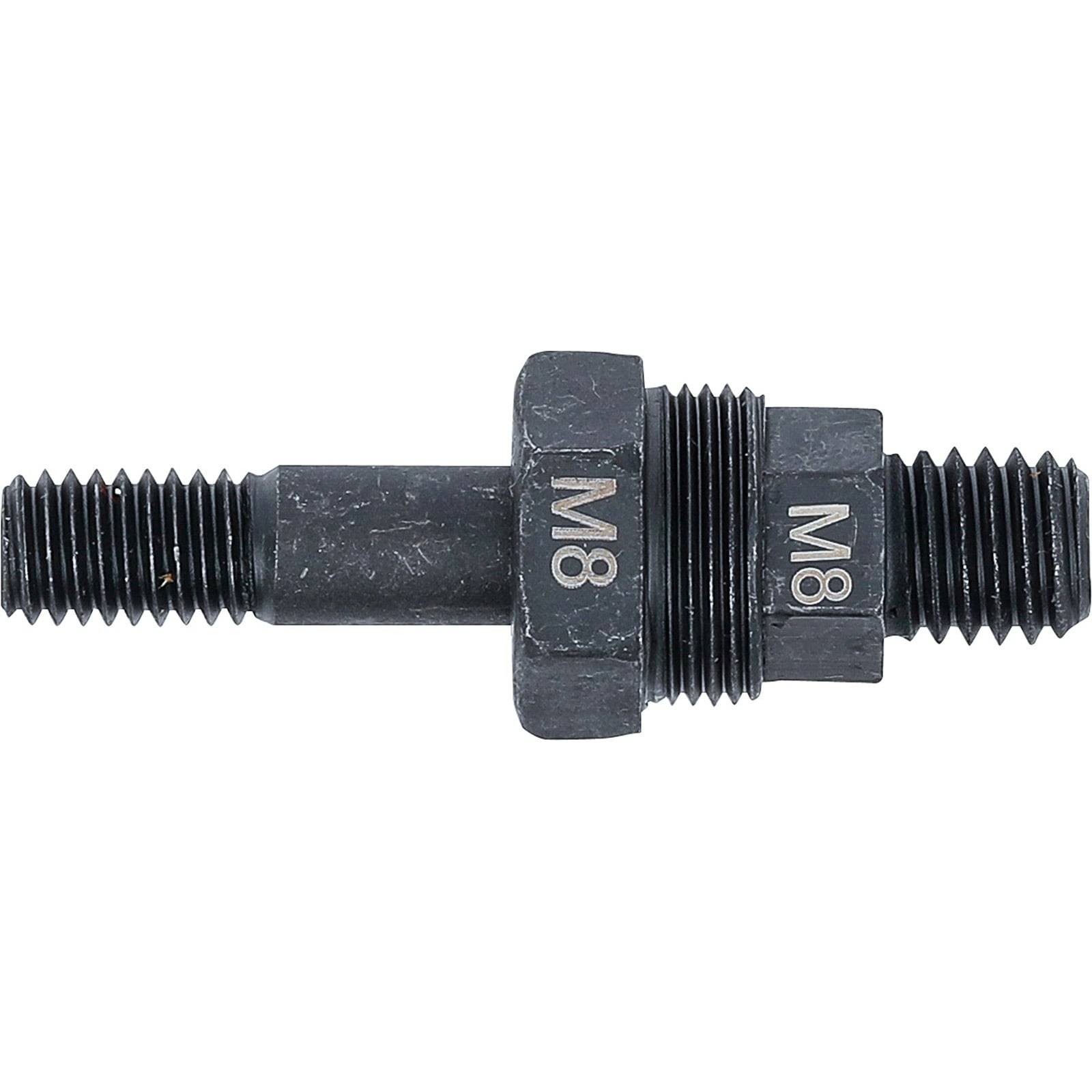 Ein Metallbolzen mit doppelseitiger Gewindebohrung mit der Beschriftung 'M8' an beiden Enden, versehen mit einem zentralen sechseckigen Bereich zum Anziehen.