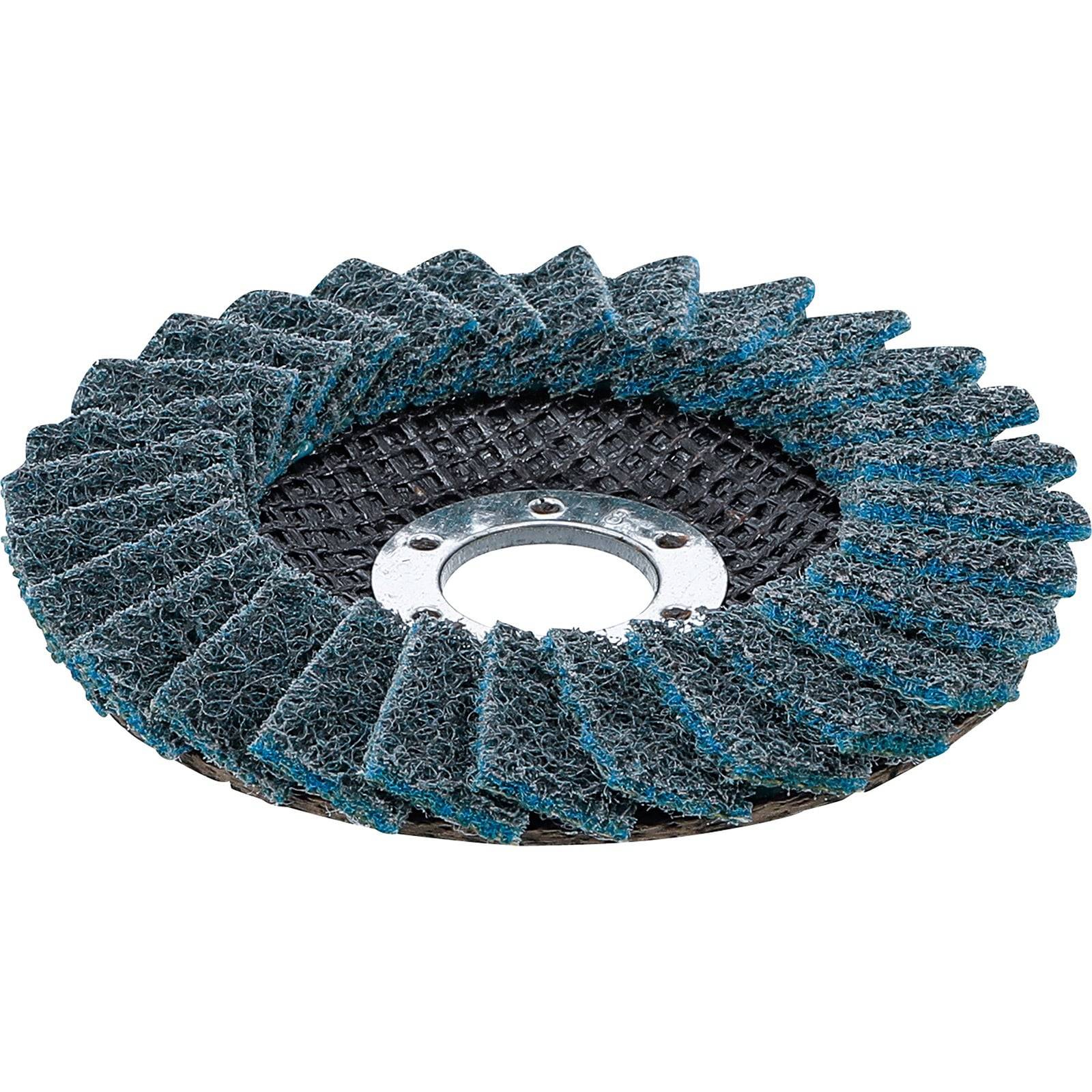Schleiflamellenscheibe mit blauen Schleiflamellen, verwendet zum Schleifen und Bearbeiten von Oberflächen. Zentrale Befestigungsbohrung sichtbar, für Winkelschleifer konzipiert.