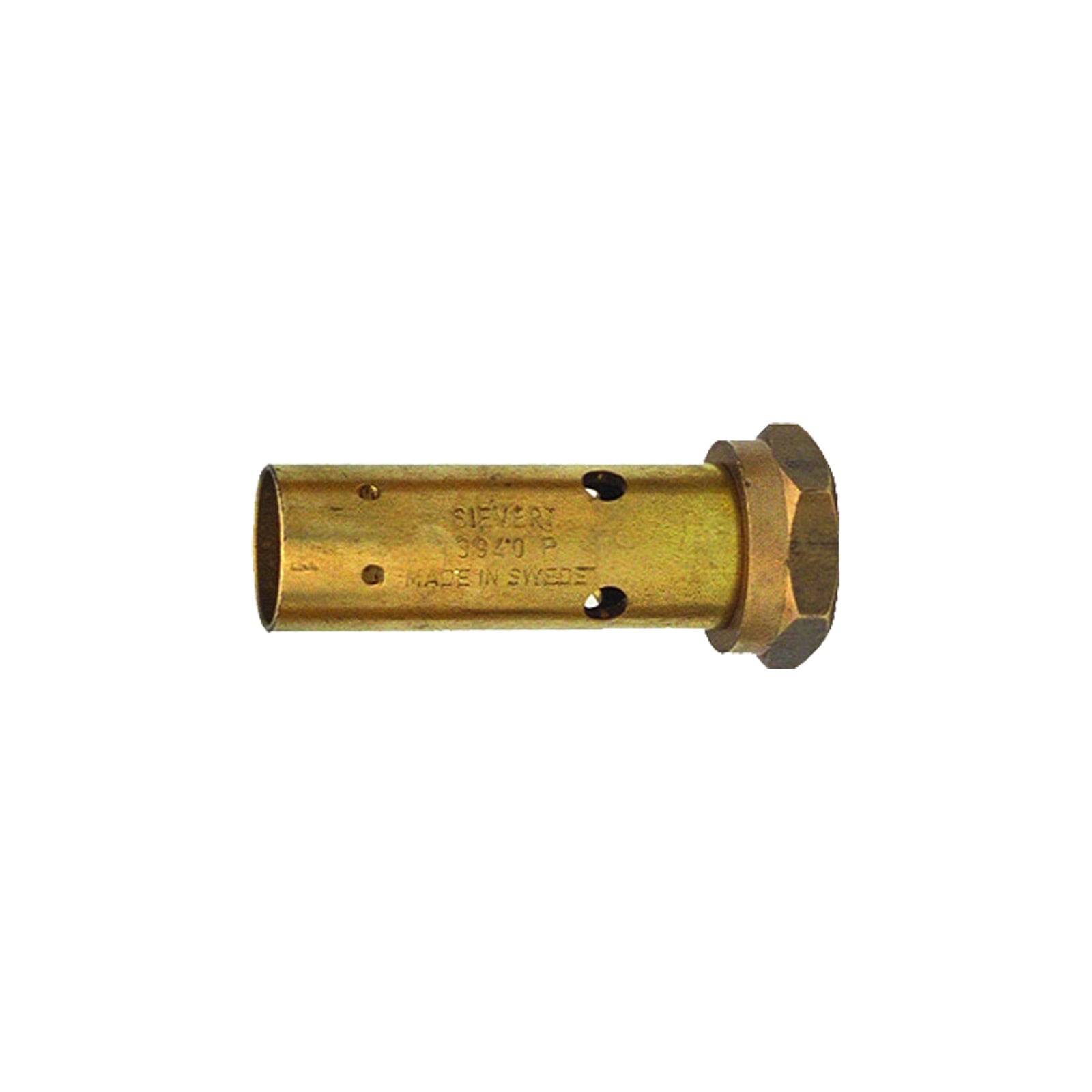 Ein Messingzylinder mit einem sechseckigen Ende und kleinen Löchern entlang seiner Länge, möglicherweise eine Düse oder eine hydraulische Komponente, vor einem weißen Hintergrund.