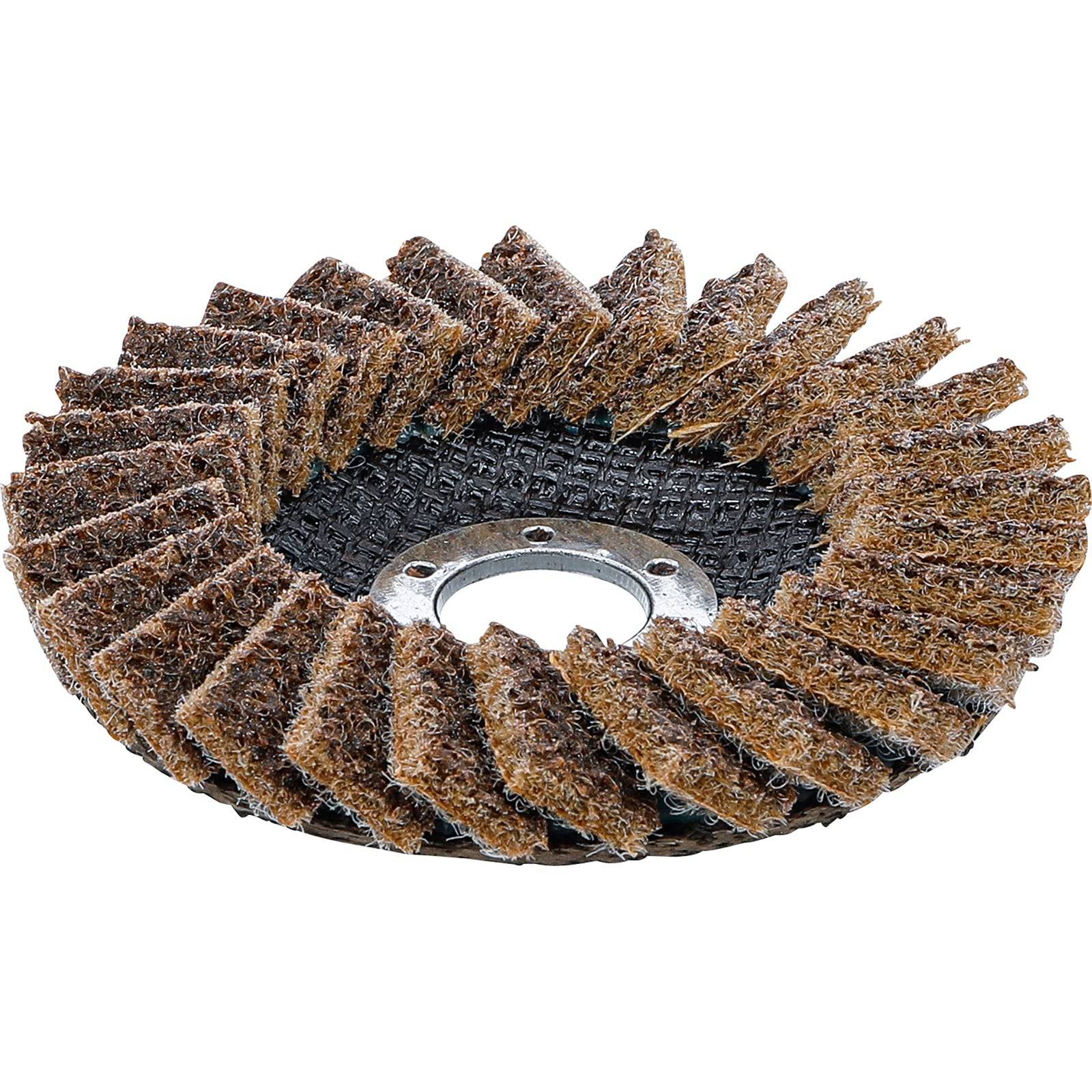 Eine kreisförmige Drahtbürste mit Metallfasern und einem zentralen Loch, die zum Reinigen oder Entfernen von Rost von Metalloberflächen verwendet wird.