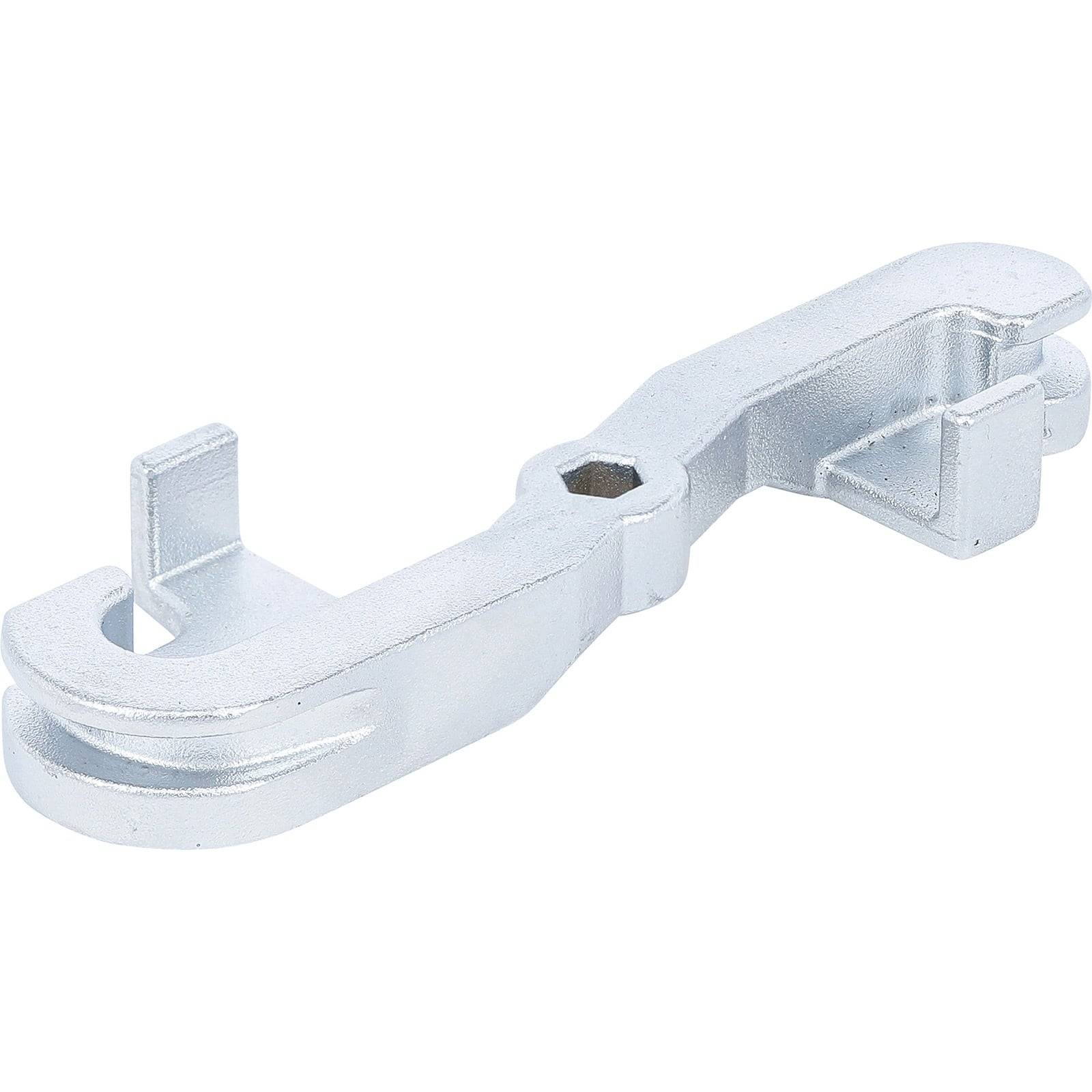 Ein Metallhaken mit einem sechseckigen Loch in der Mitte, der für Montage- oder Befestigungszwecke konzipiert ist.