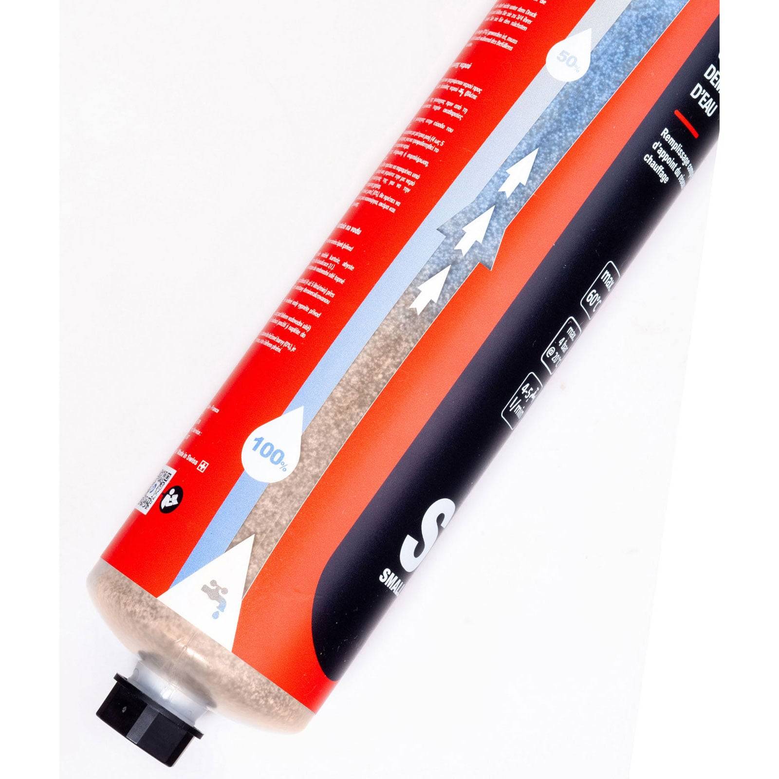 Ein langer, zylindrischer Behälter mit einem schwarzen Deckel und einem bunten Etikettendesign, der wahrscheinlich ein Bau- oder Reparaturmaterial enthält.