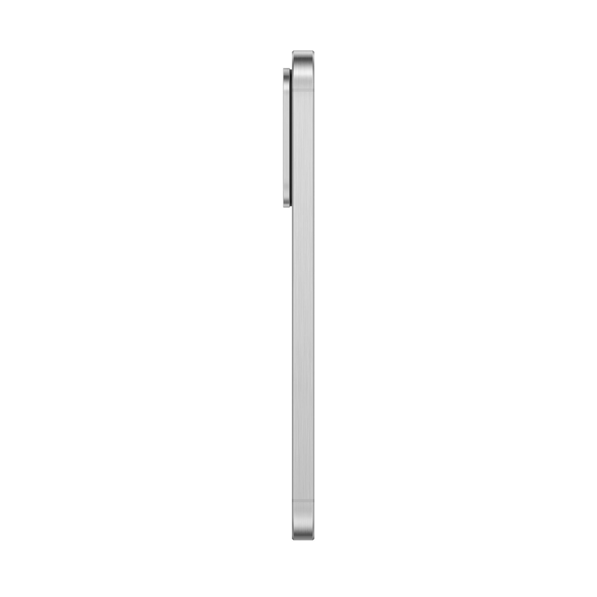 Seitenansicht eines schlanken silbernen Smartphones mit einer flachen metallischen Kante und einem vorstehenden Seitenknopf auf weißem Hintergrund.