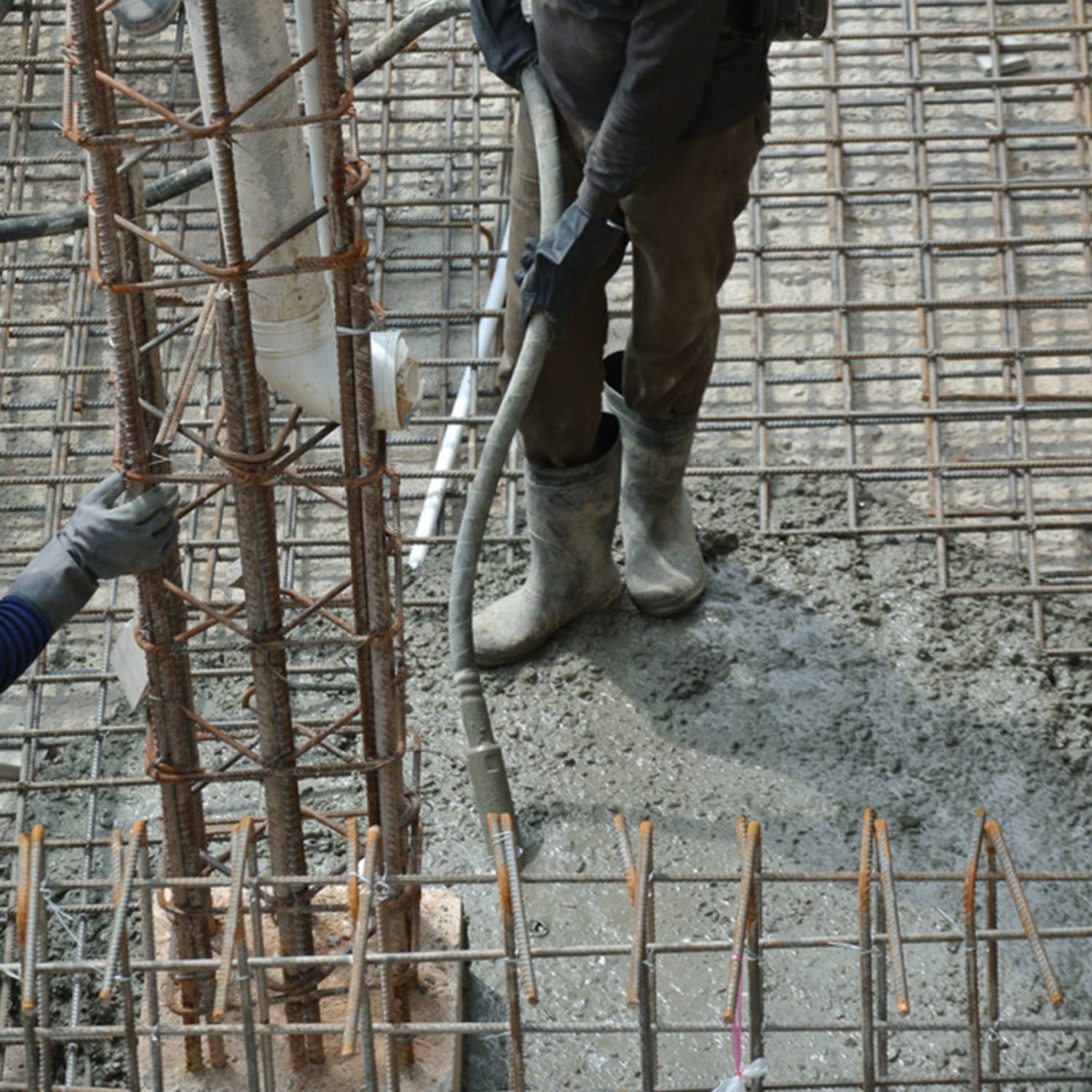 Elektro Betonrüttler 1000 W, Betonverdichter 5000 U/min mit Ø 35 mm Rüttelflasche mit 1.5 m Schlauch