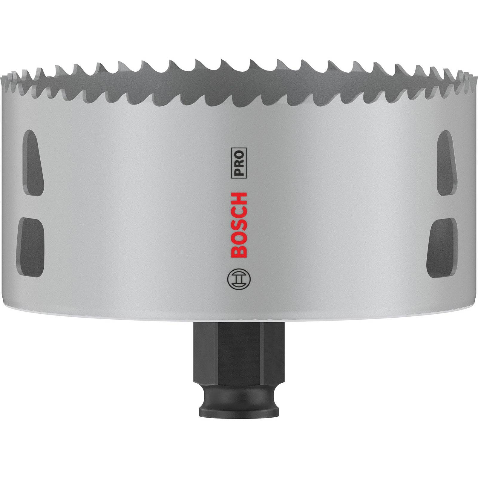 Ein grauer Bosch Pro Lochsägeaufsatz mit sägeblattartigen Kanten und Belüftungsschlitzen, verwendet zum Bohren großer Löcher in Materialien wie Holz oder Metall.