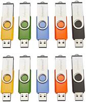 Zehn USB-Stick mit drehbaren Metalldeckeln in verschiedenen Farben: gelb, grün, blau und orange, in zwei Reihen angeordnet.