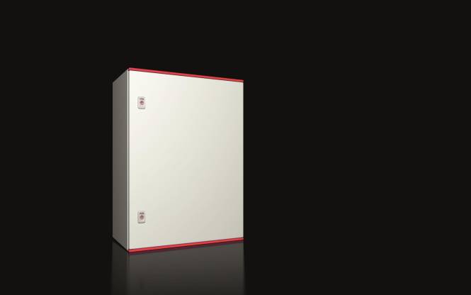 Eine große, elegante weiße Box mit roten Kanten steht vor einem schwarzen Hintergrund und weist zwei kleine Metallverschlüsse auf ihrer Vorderseite auf.