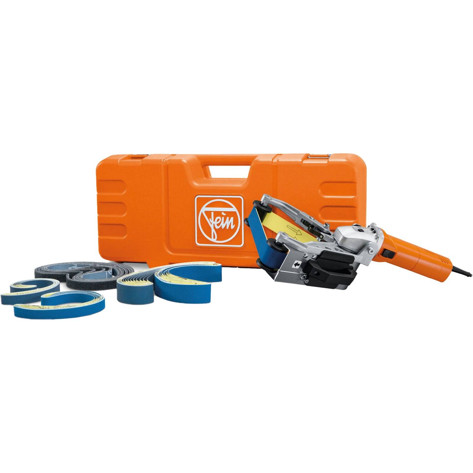 Werkzeug der Marke 'Fein' mit orangefarbener Transporttasche, Schleifbändern und Schleifscheiben. Das Gerät scheint für Metall- oder Holzbearbeitungsoberflächen konzipiert zu sein.
