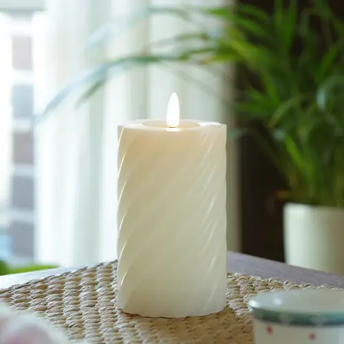 LED Kerze Twist Echtwachs gedrehte Stumpenkerze flackernd H: 15cm Timer creme LED Kerze Twist Echtwachs gedrehte Stumpenkerze flackernd H: 15cm Timer creme