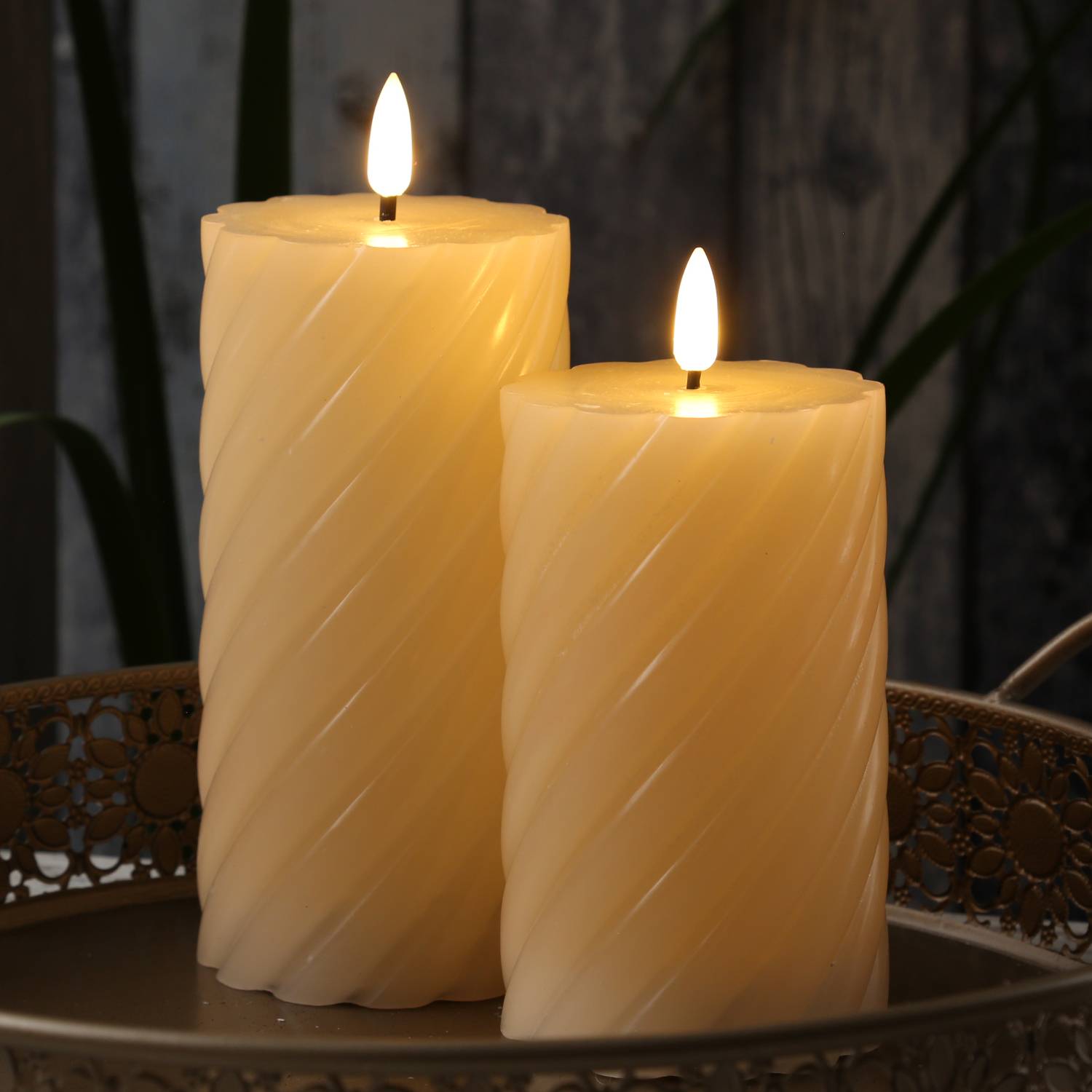 LED Kerze Twist Echtwachs gedrehte Stumpenkerze flackernd H: 15cm Timer creme