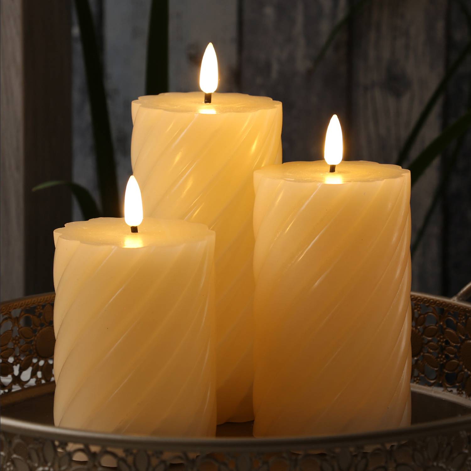 LED Kerze Twist Echtwachs gedrehte Stumpenkerze flackernd H: 15cm Timer creme