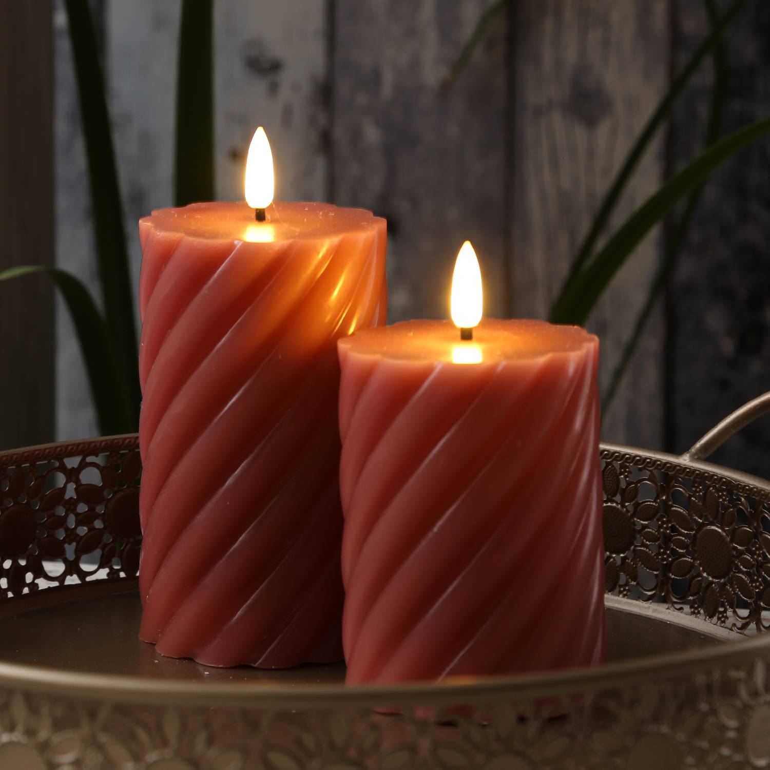 LED Kerze Twist Echtwachs gedrehte Stumpenkerze flackernd H: 15cm Timer rosa