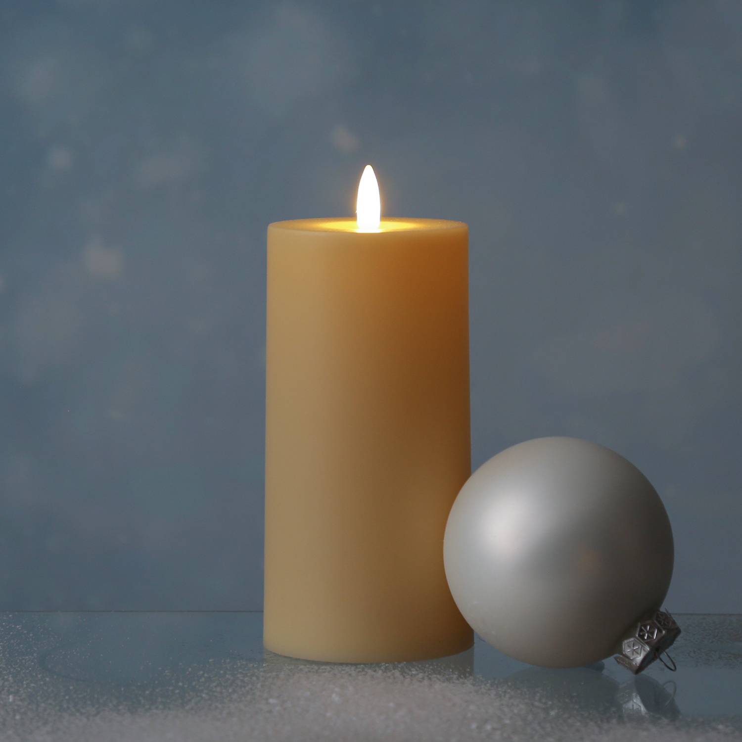 LED Kerze für Außen Garten Balkon flackernd Timer H: 15cm D: 7,5cm creme outdoor