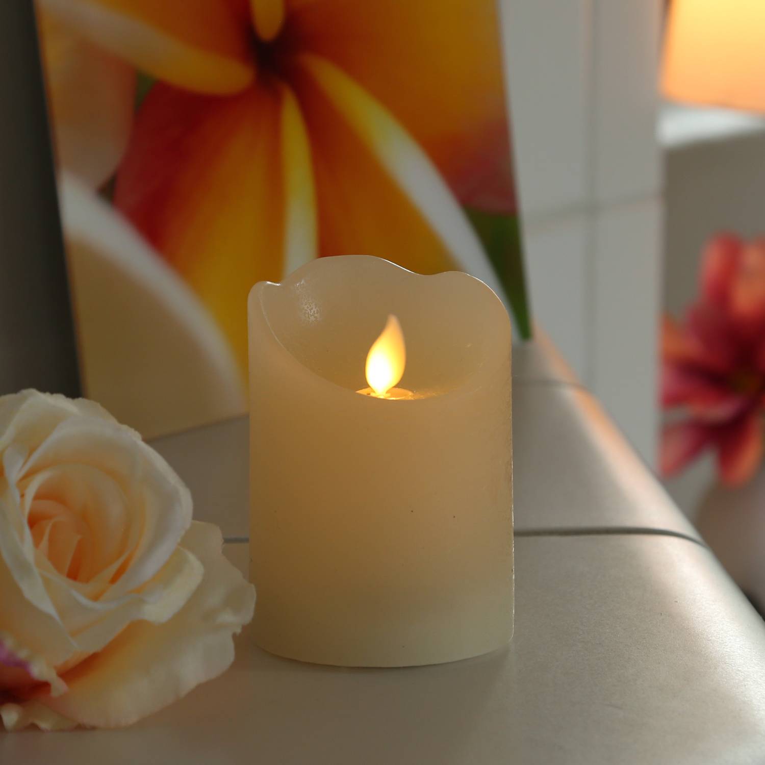 LED Echtwachs Kerze mit beweglicher Flamme Rustik-Optik H: 10cm Timer creme