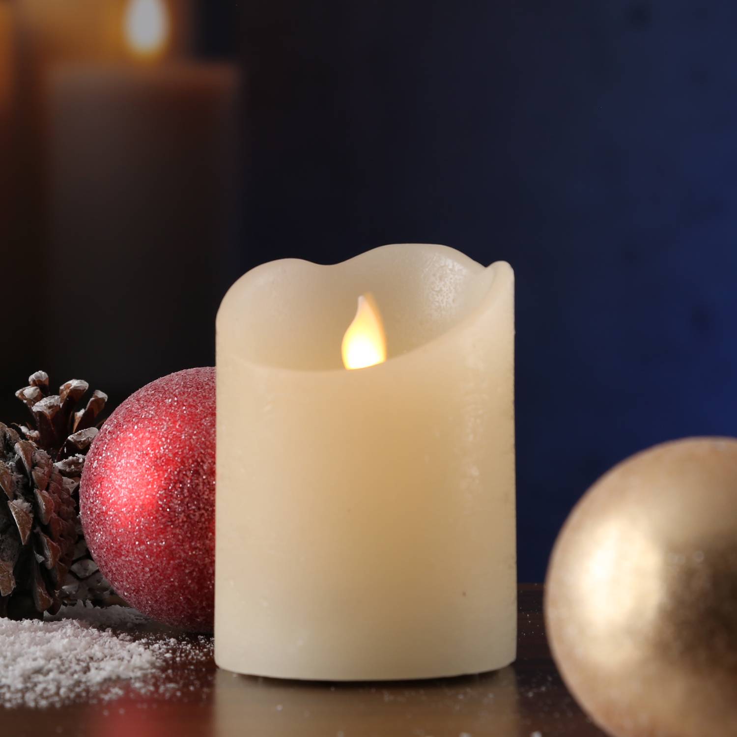 LED Echtwachs Kerze mit beweglicher Flamme Rustik-Optik H: 10cm Timer creme