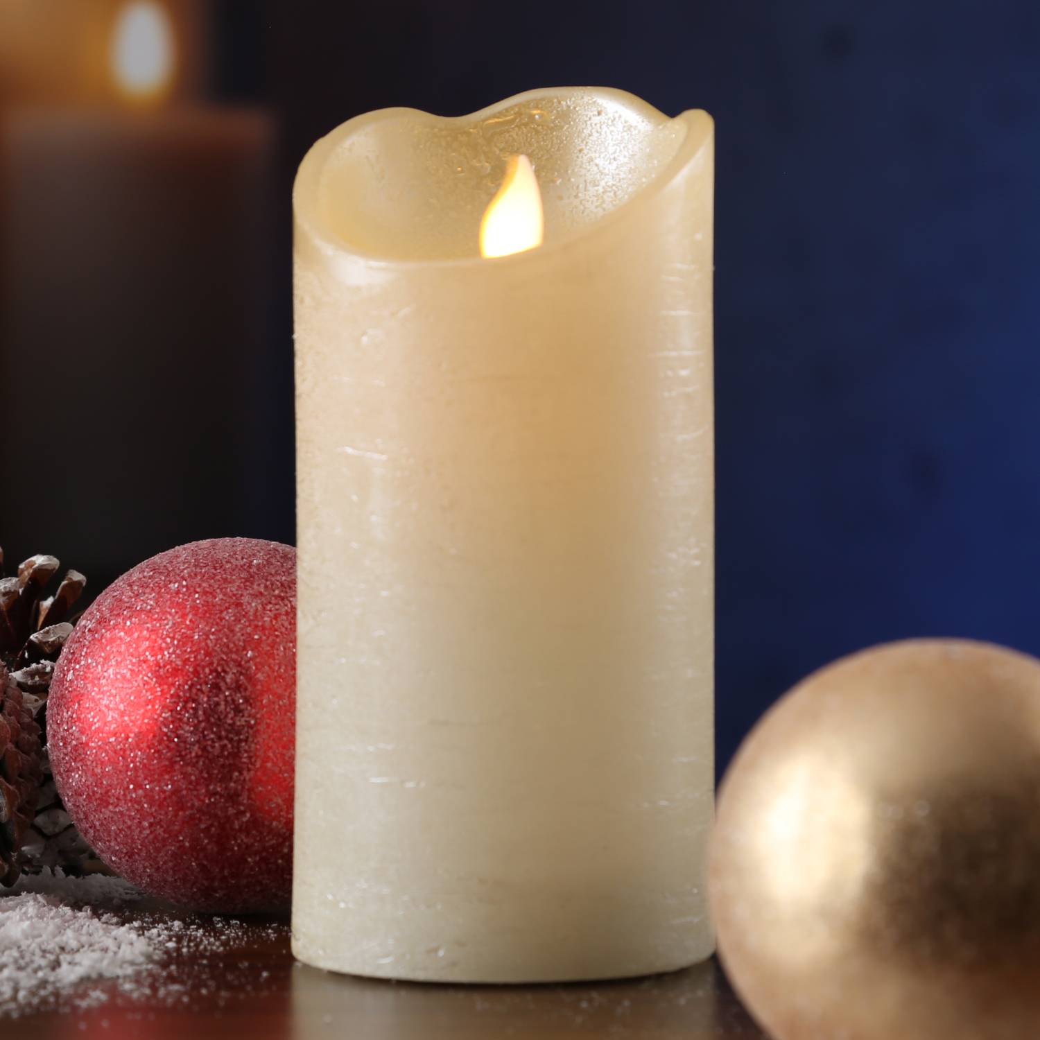 LED Echtwachs Kerze mit beweglicher Flamme Rustik-Optik H: 15cm Timer creme