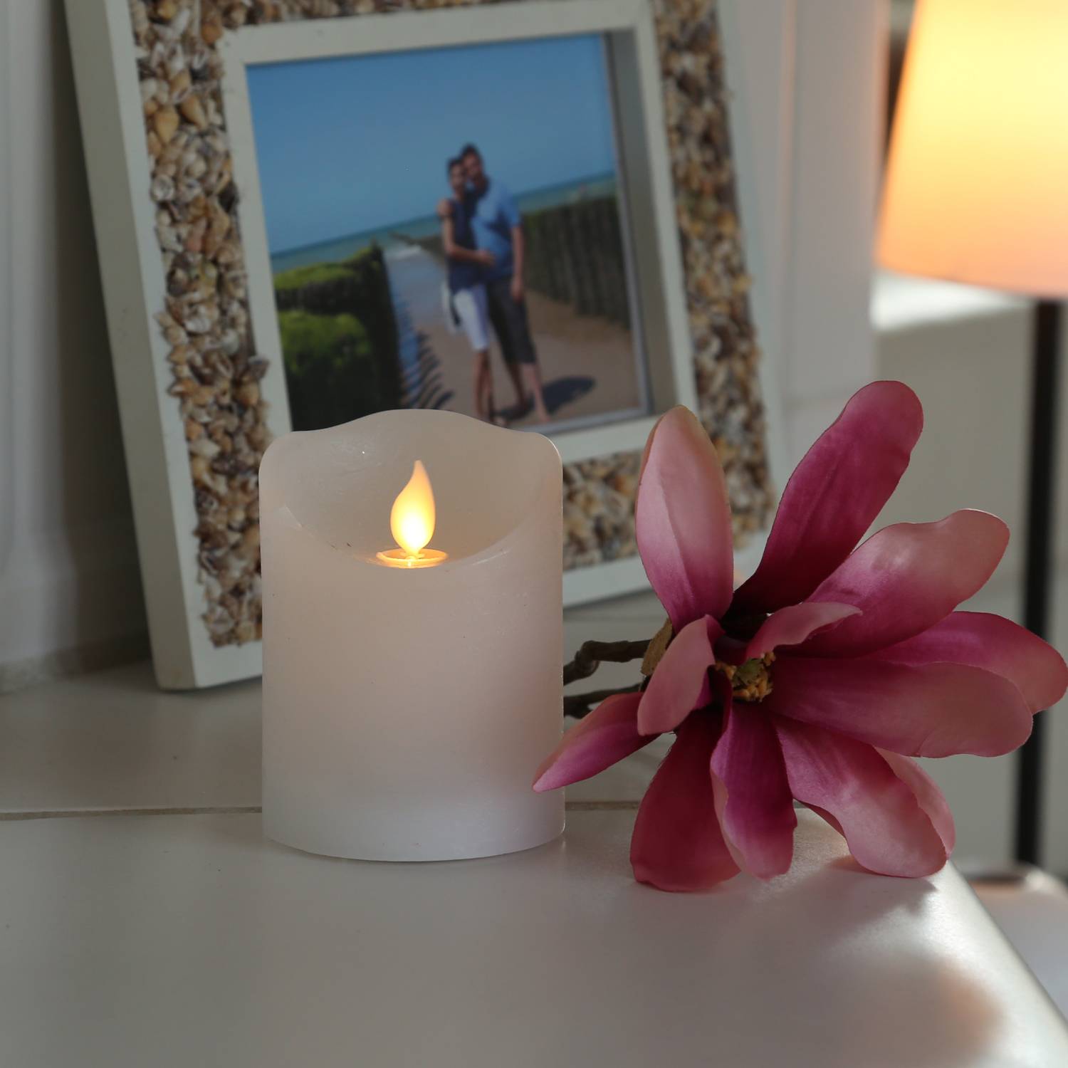 LED Echtwachs Kerze mit beweglicher Flamme Rustik-Optik H: 10cm Timer weiß