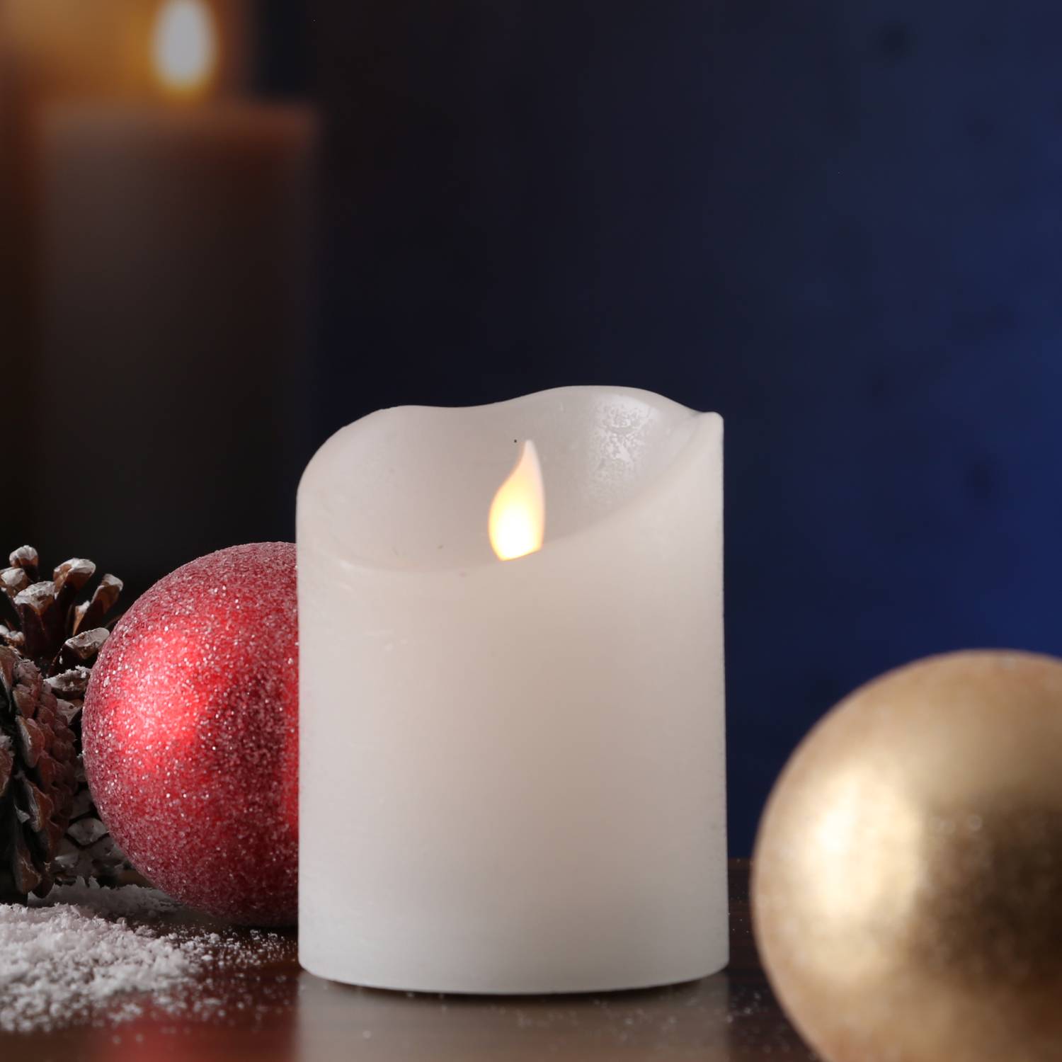 LED Echtwachs Kerze mit beweglicher Flamme Rustik-Optik H: 10cm Timer weiß